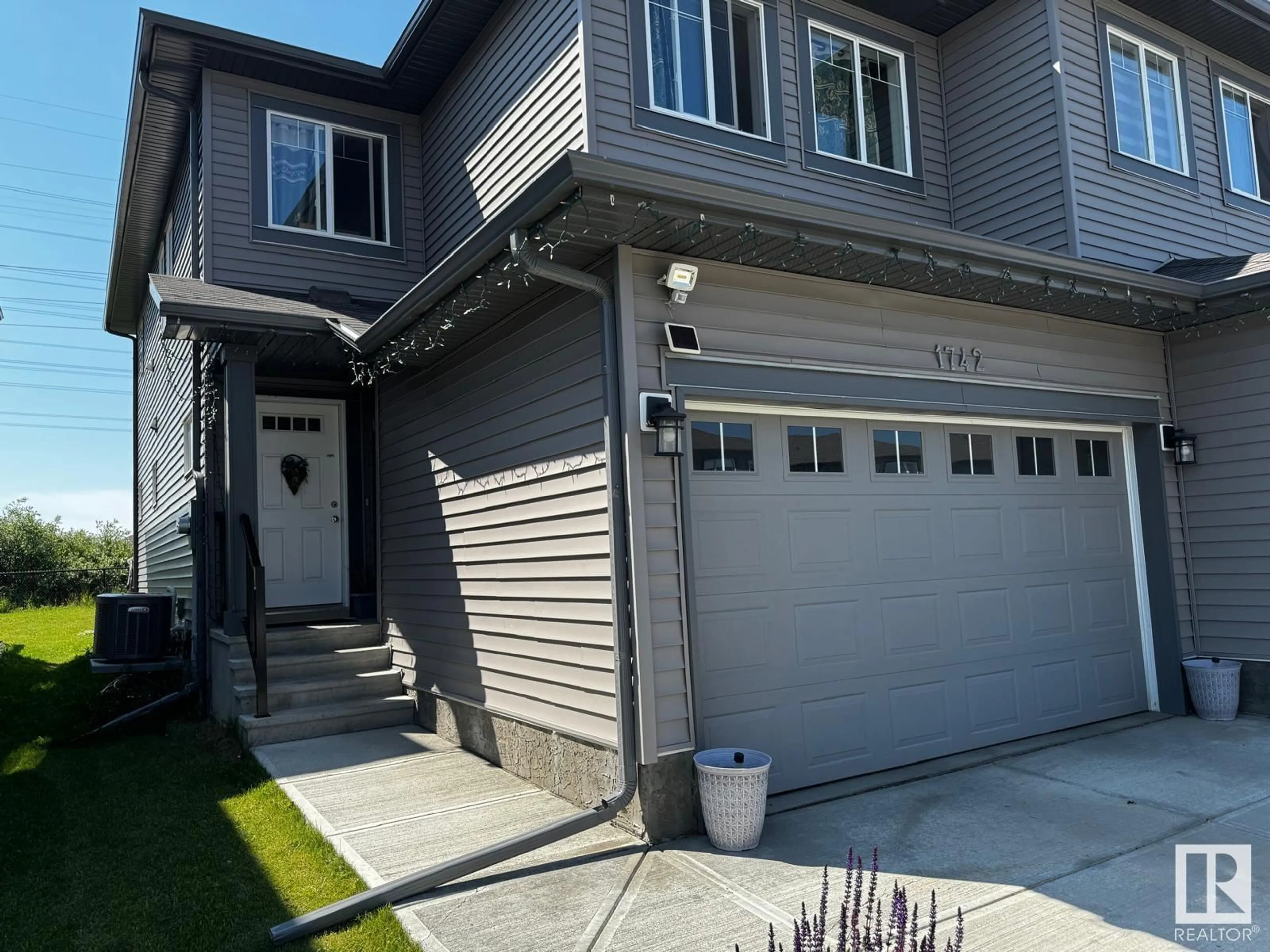 A pic from exterior of the house or condo for 1742 27 ST NW, Edmonton Alberta T6T2E5