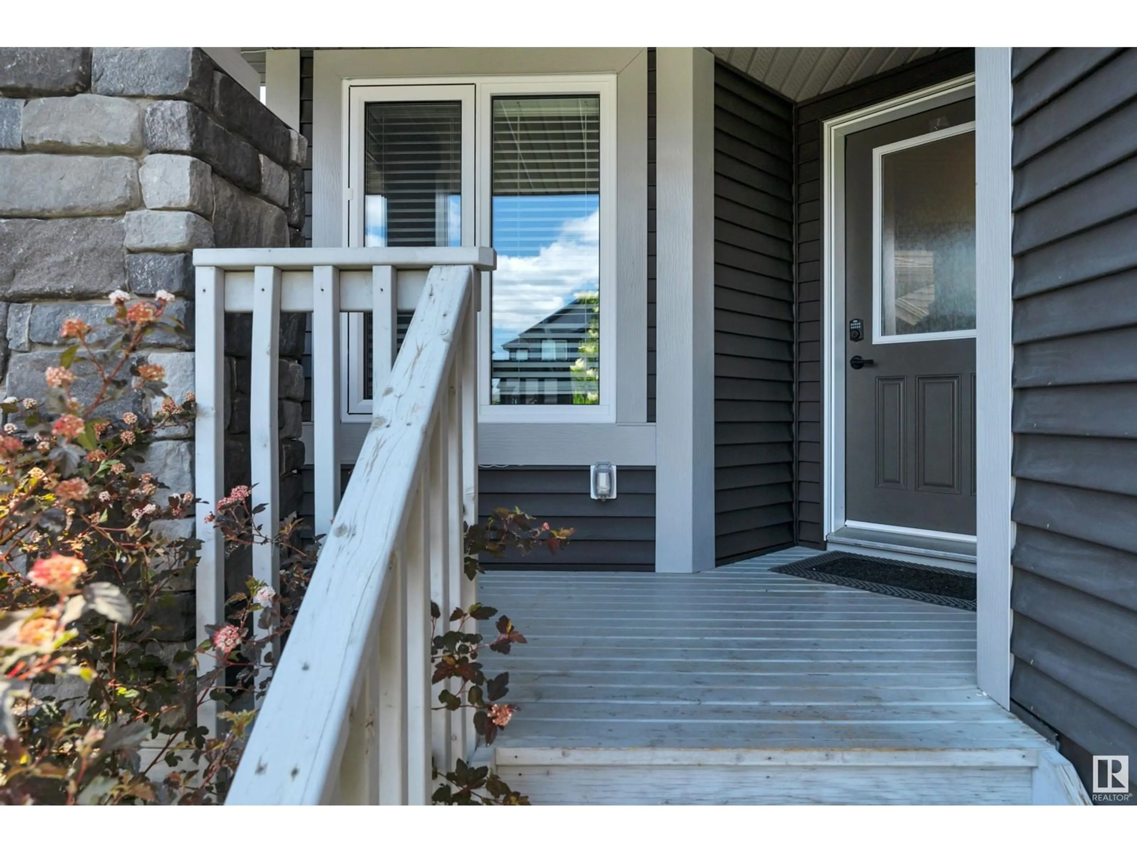 Indoor entryway for 8440 219 ST NW, Edmonton Alberta T5T7E1