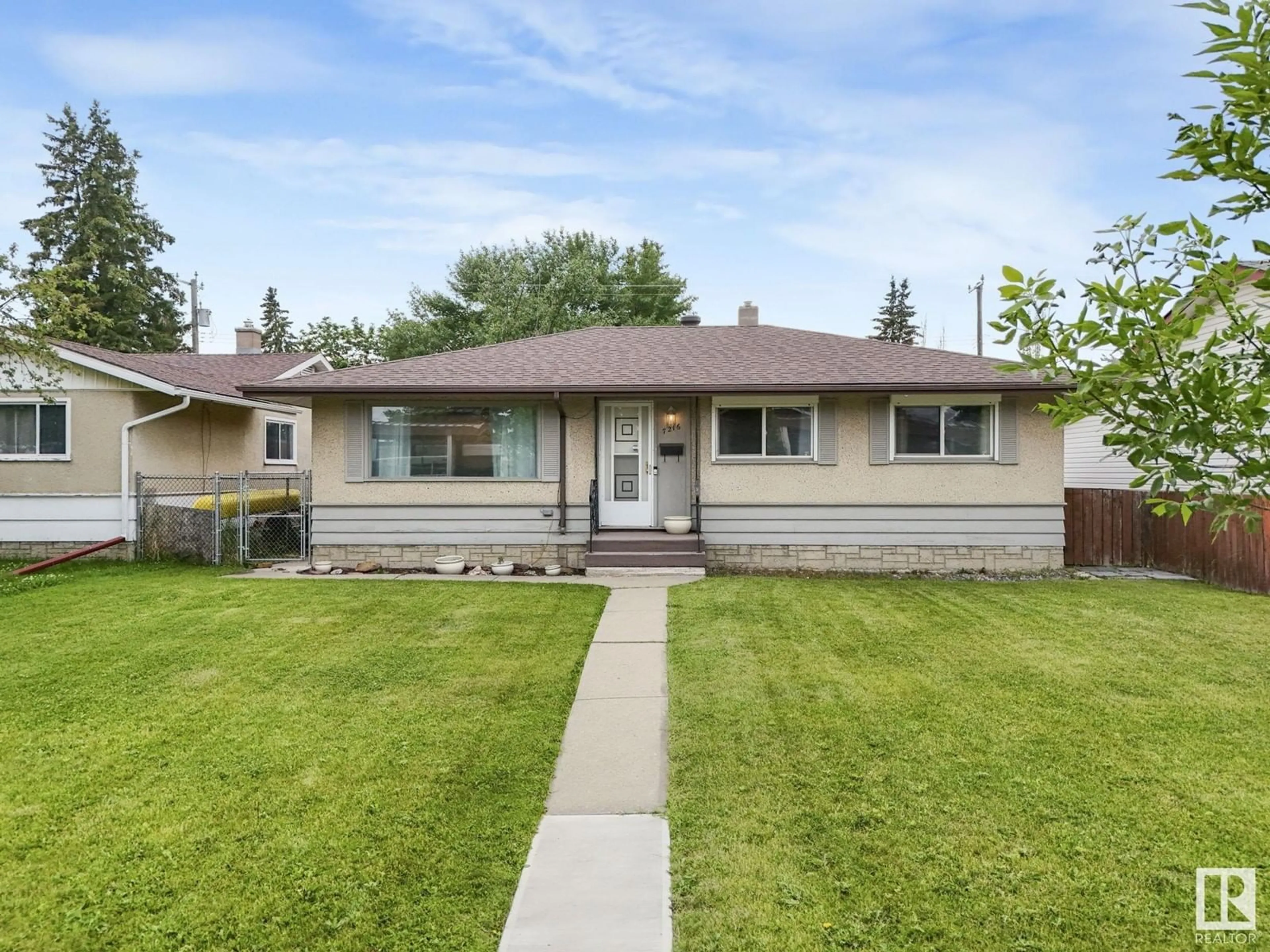 Frontside or backside of a home for 7216 83 ST NW, Edmonton Alberta T6C2Y3