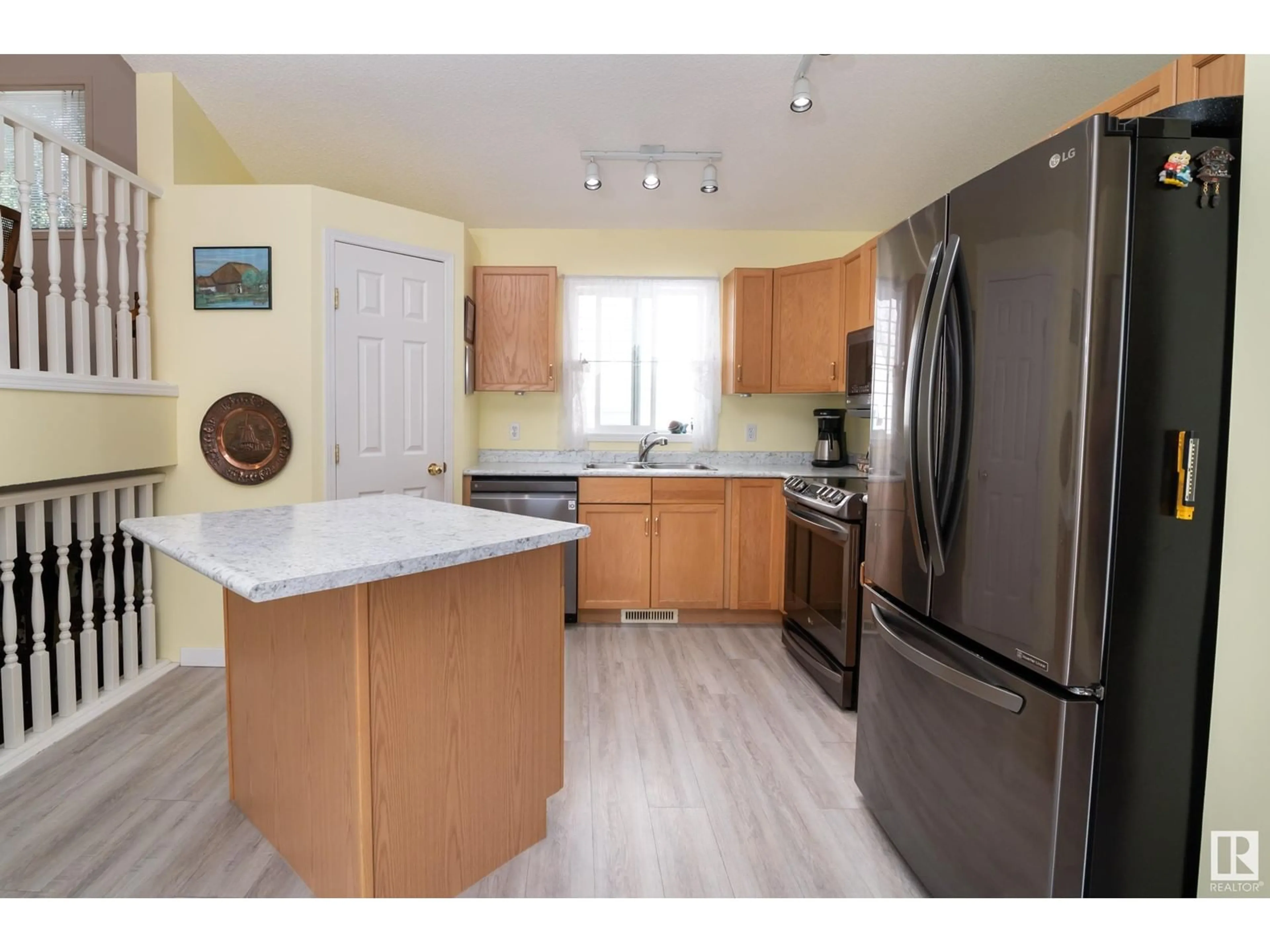 Kitchen for 1746 TURVEY BN NW, Edmonton Alberta T6R2W6