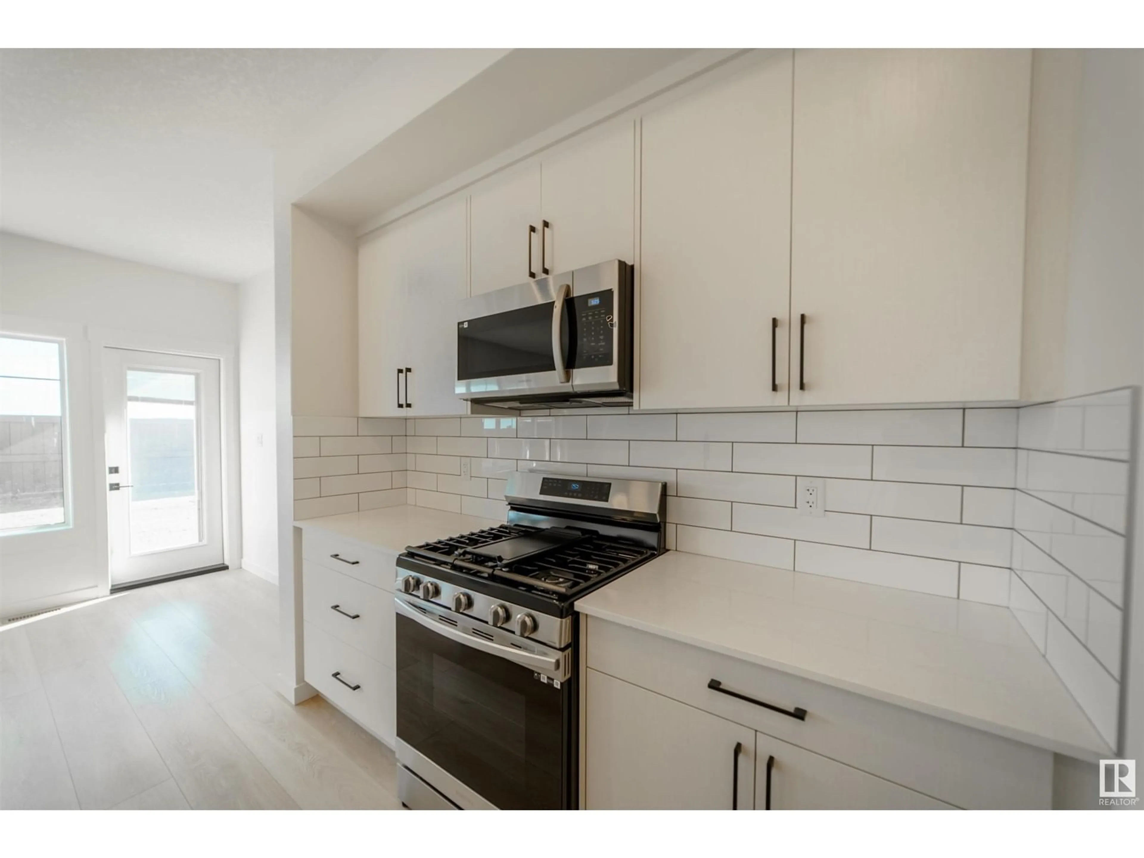 Standard kitchen for 731 PAYIPWAT CM SW, Edmonton Alberta T6W5K8