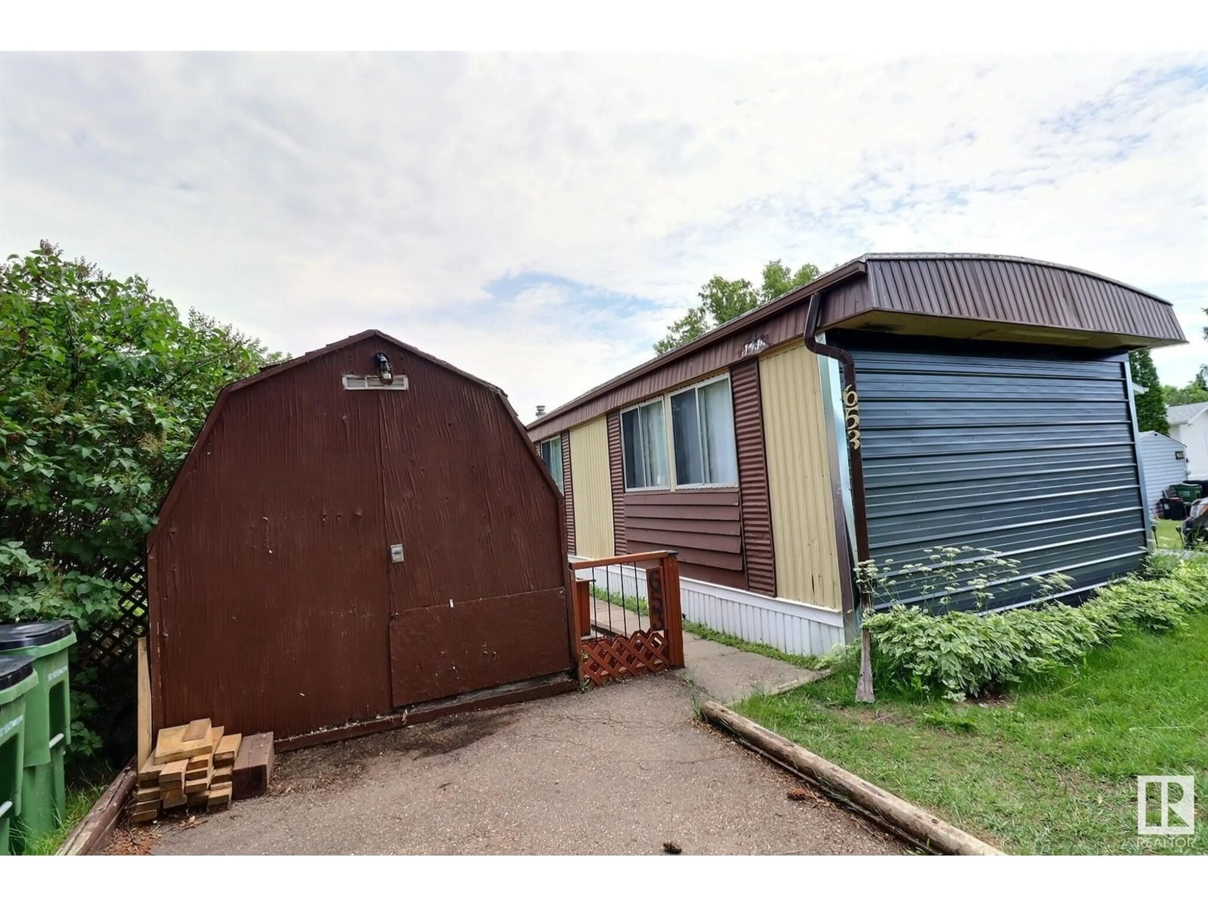 Shed for 653 Evergreen PA NW, Edmonton Alberta T5Y4M2