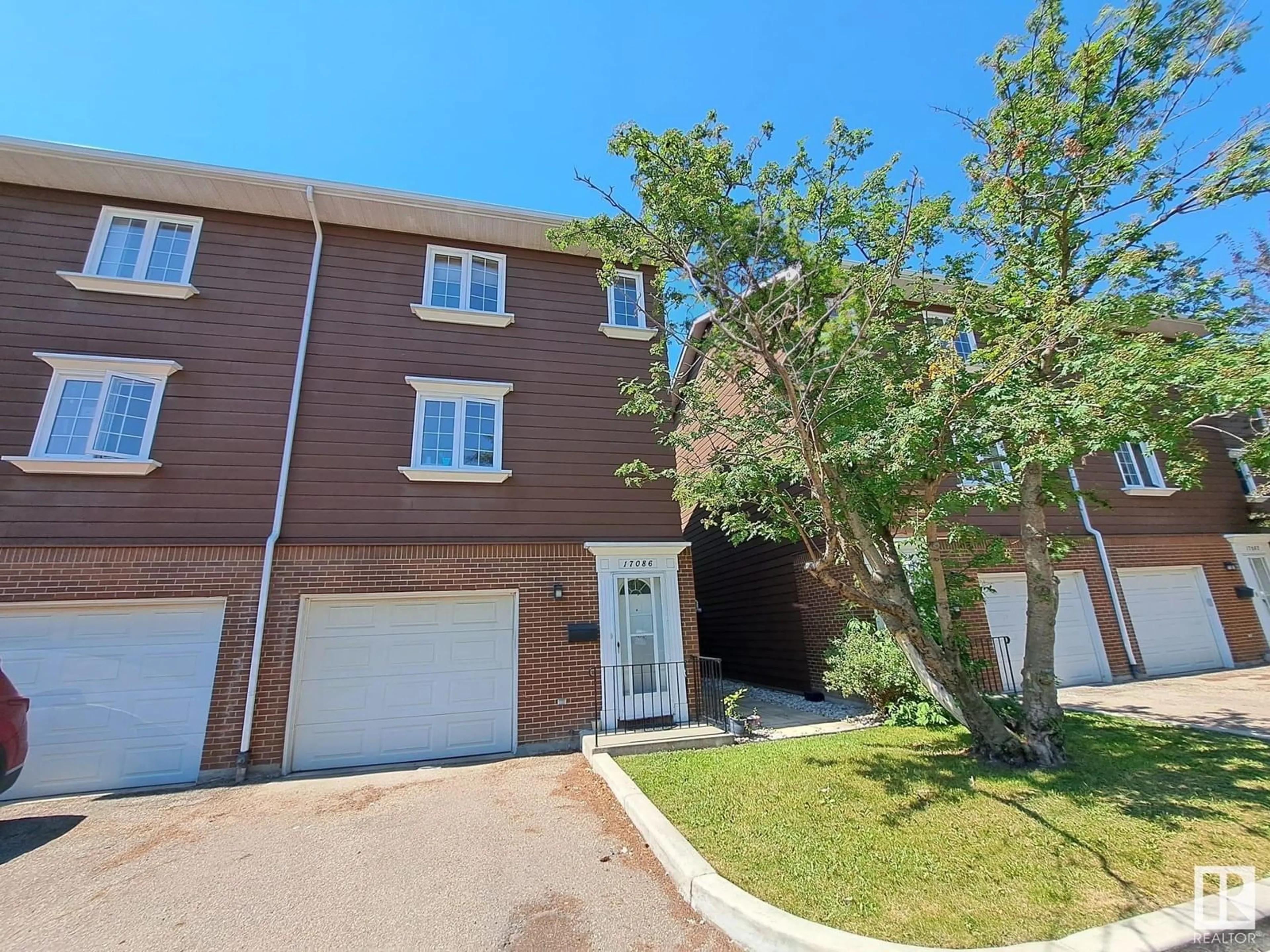 A pic from exterior of the house or condo for 17086 67 AV NW, Edmonton Alberta T5Y1Y8