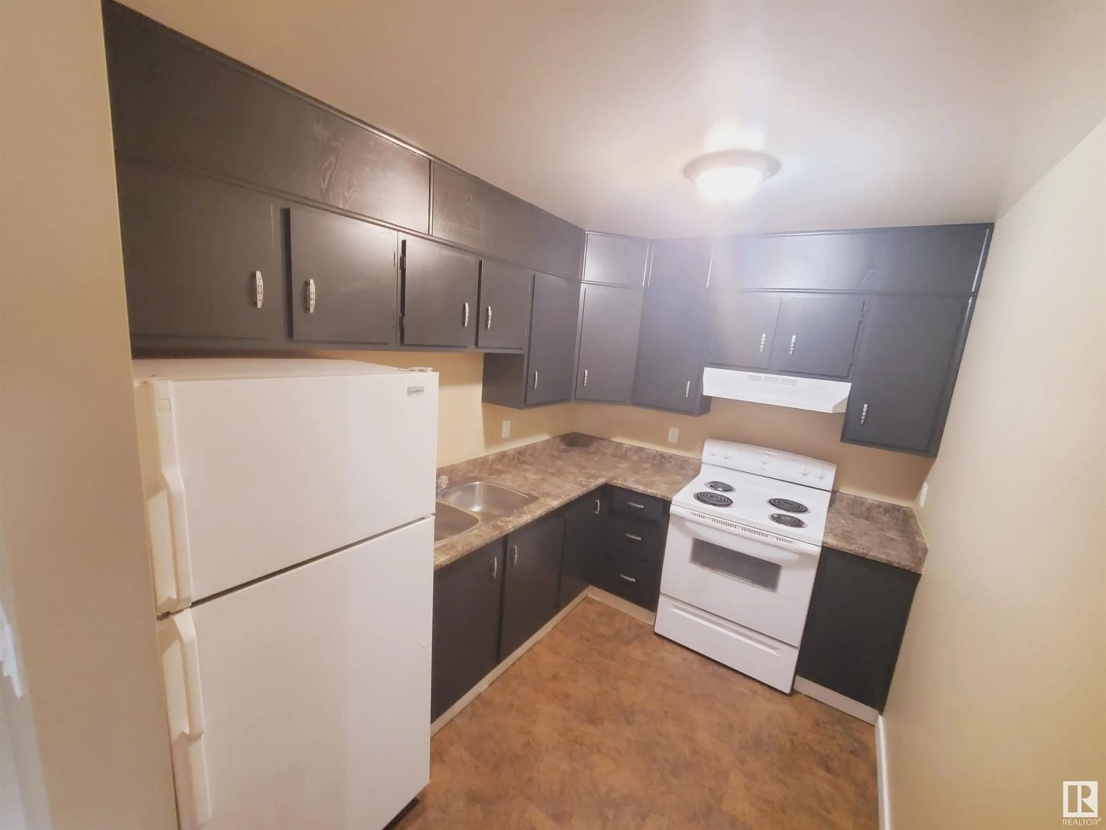 Standard kitchen for #7 5328 54 ST, Cold Lake Alberta T9M1W1