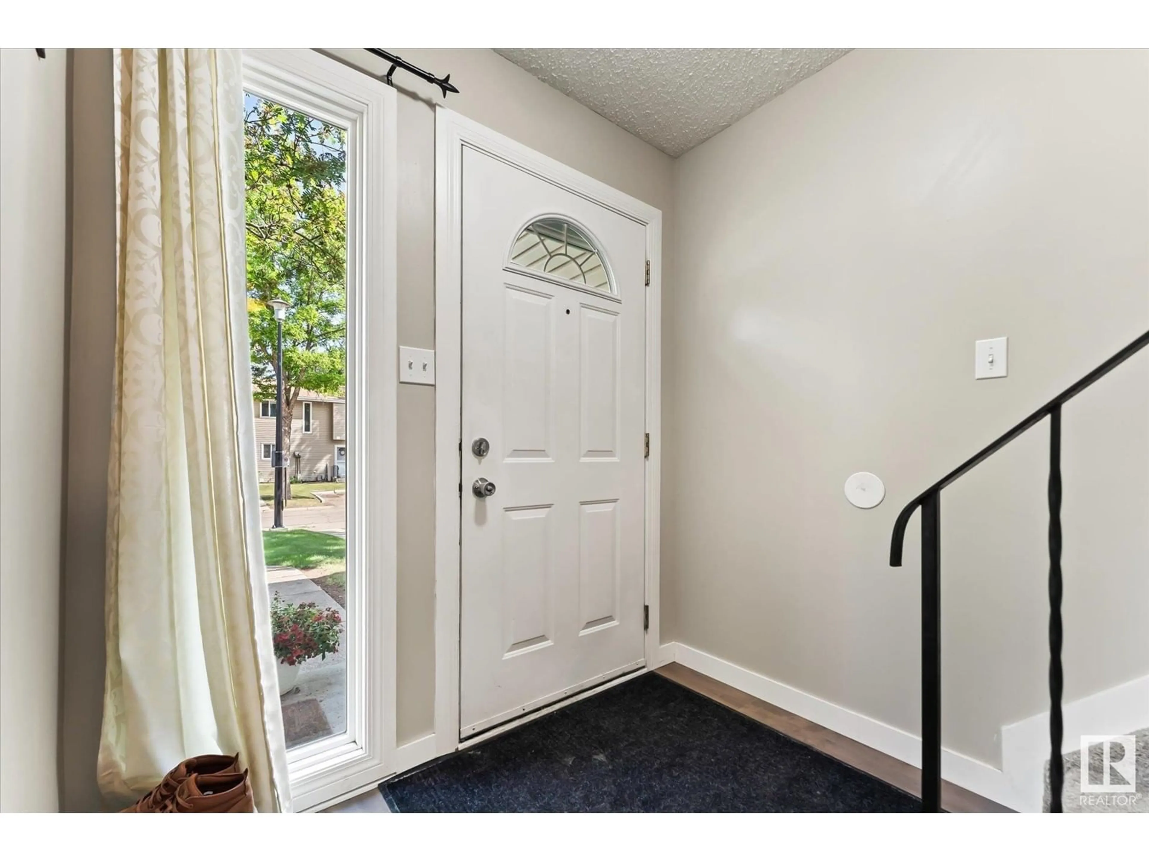 Indoor entryway for #103 87 BROOKWOOD DR, Spruce Grove Alberta T7X1A3