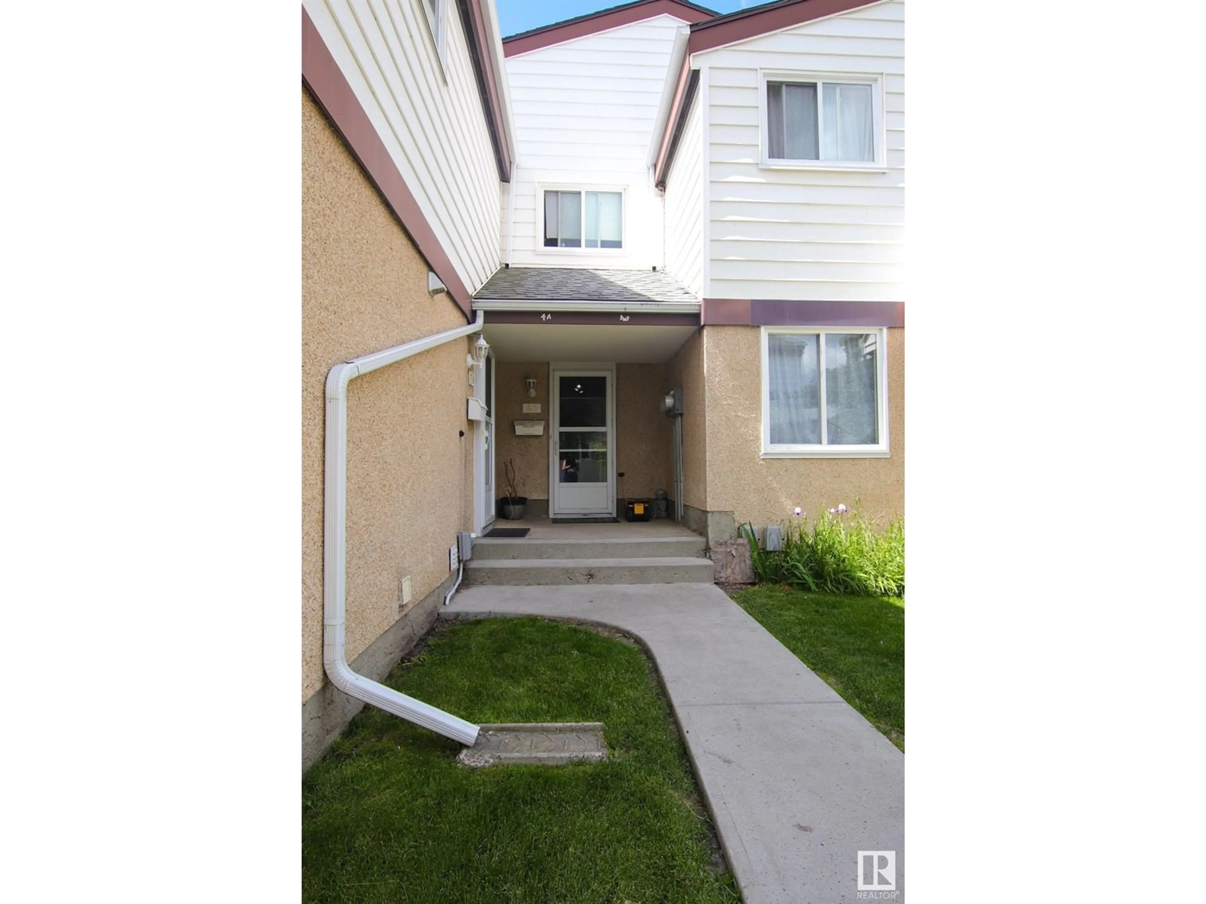 A pic from exterior of the house or condo for 4B TWIN TC NW, Edmonton Alberta T6K1V4