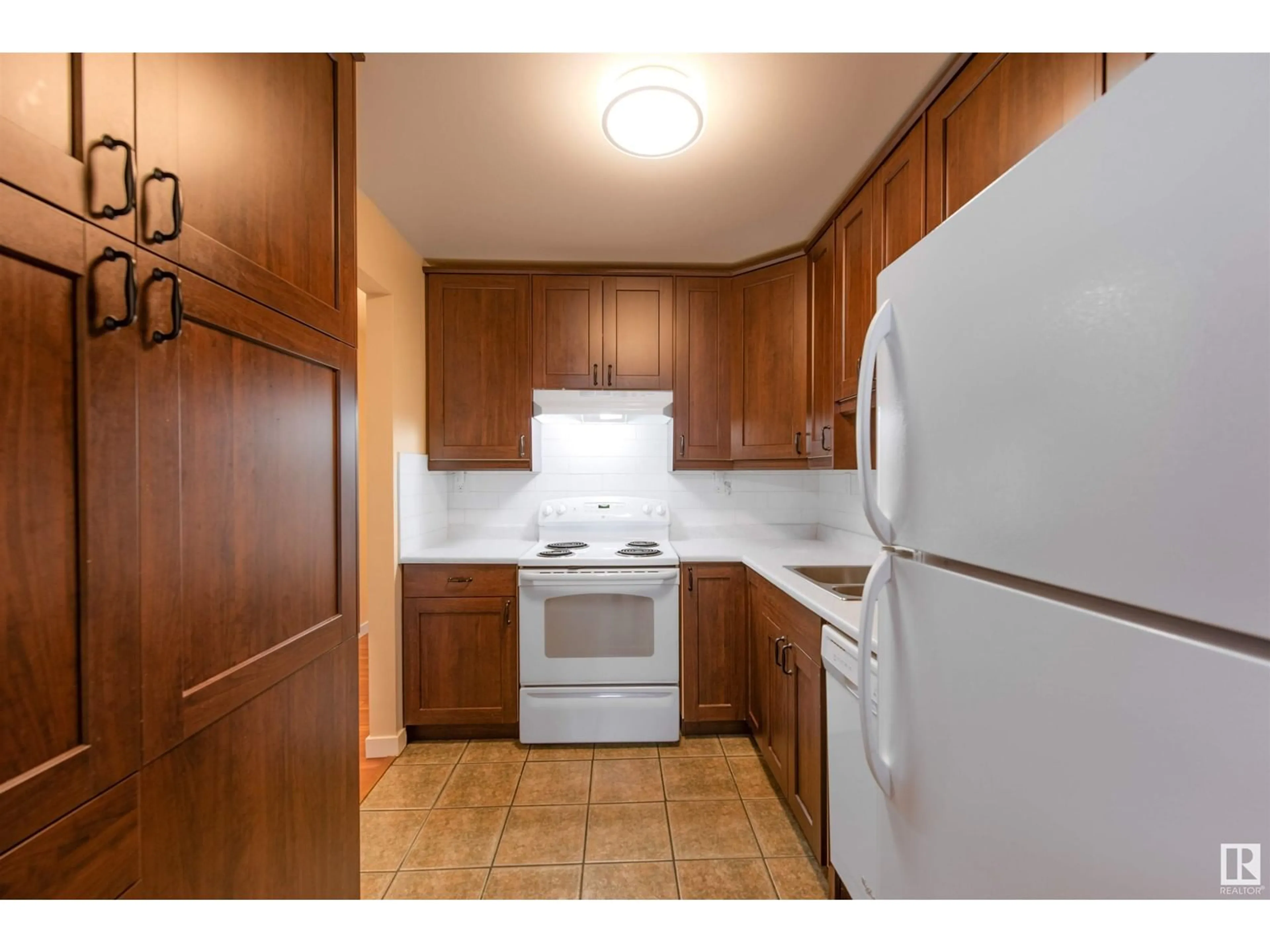 Standard kitchen for #402 1628 48 ST NW, Edmonton Alberta T6L5P2