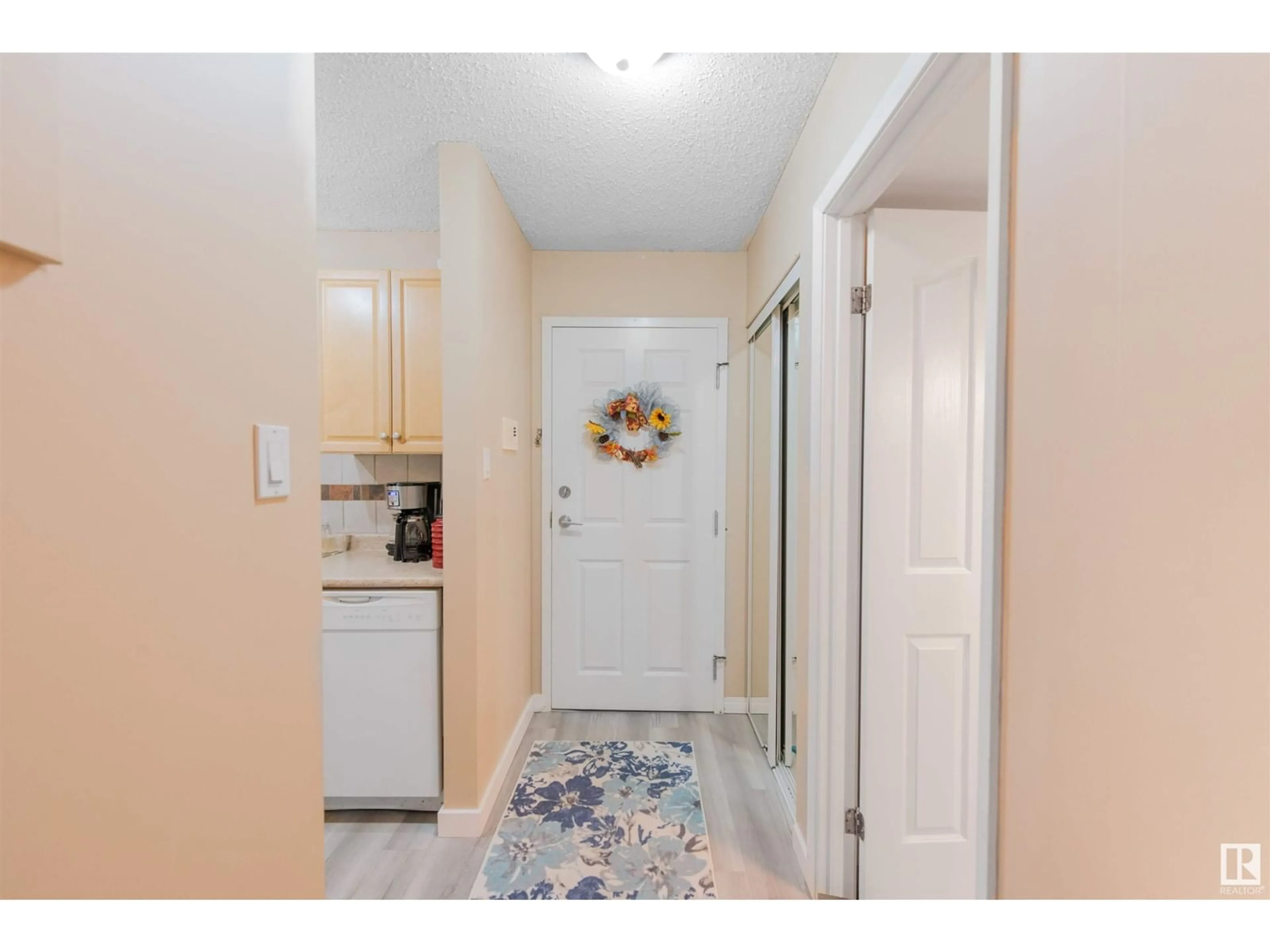 Indoor entryway for #303 10529 93 ST NW, Edmonton Alberta T5H1X6