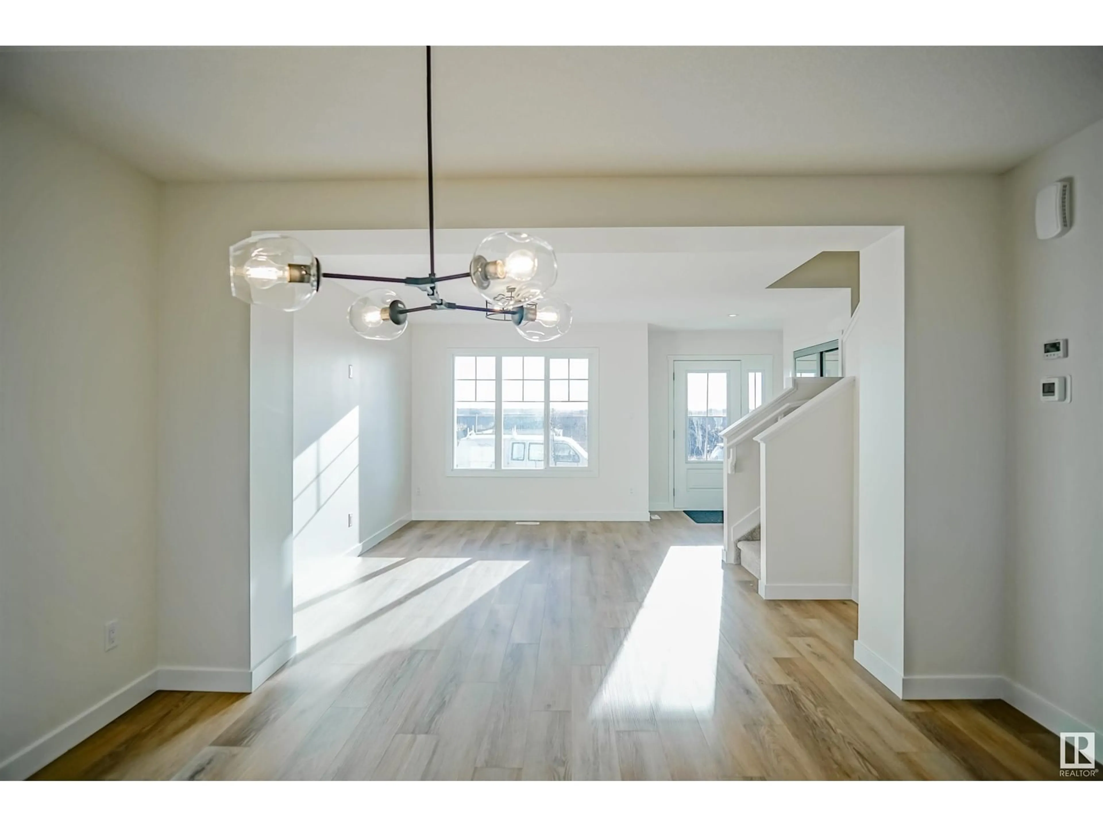 Indoor entryway for 1549 SANDSTONE BV, Sherwood Park Alberta T8L0Z4