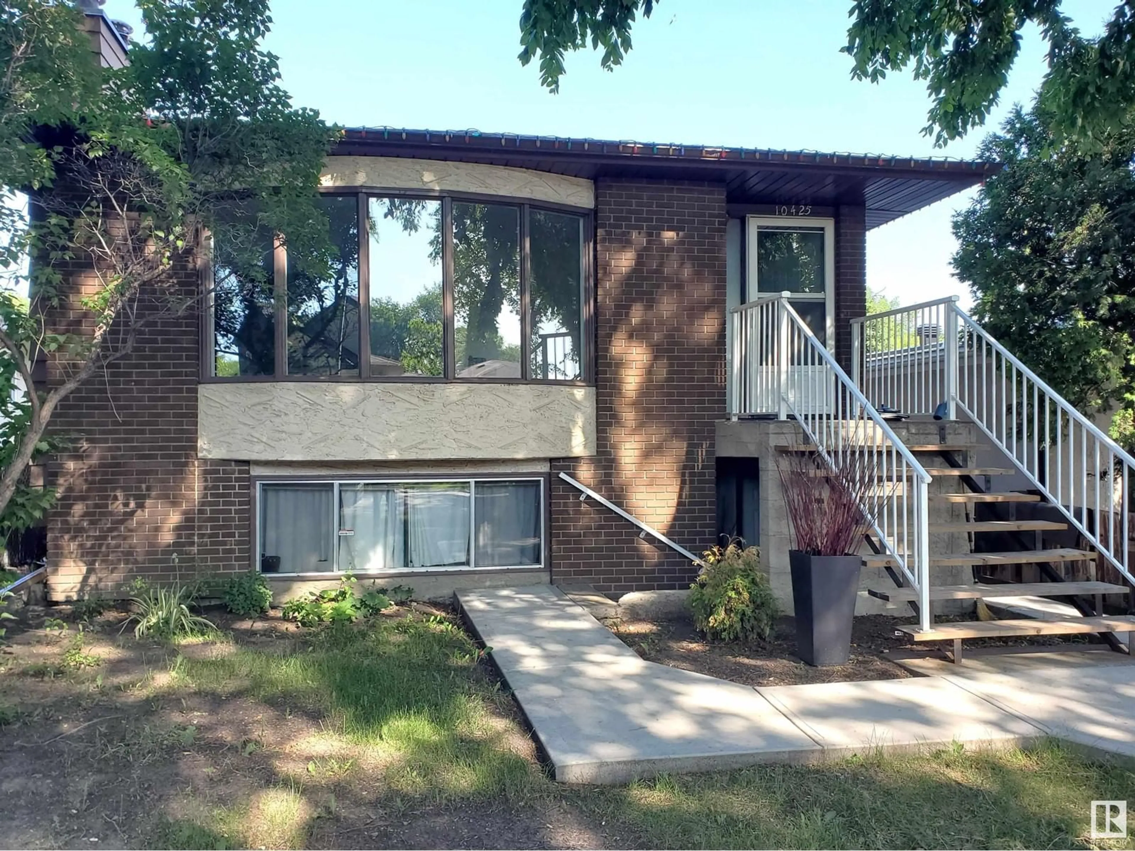 A pic from exterior of the house or condo for 10425 77 ST NW, Edmonton Alberta T6A3C5