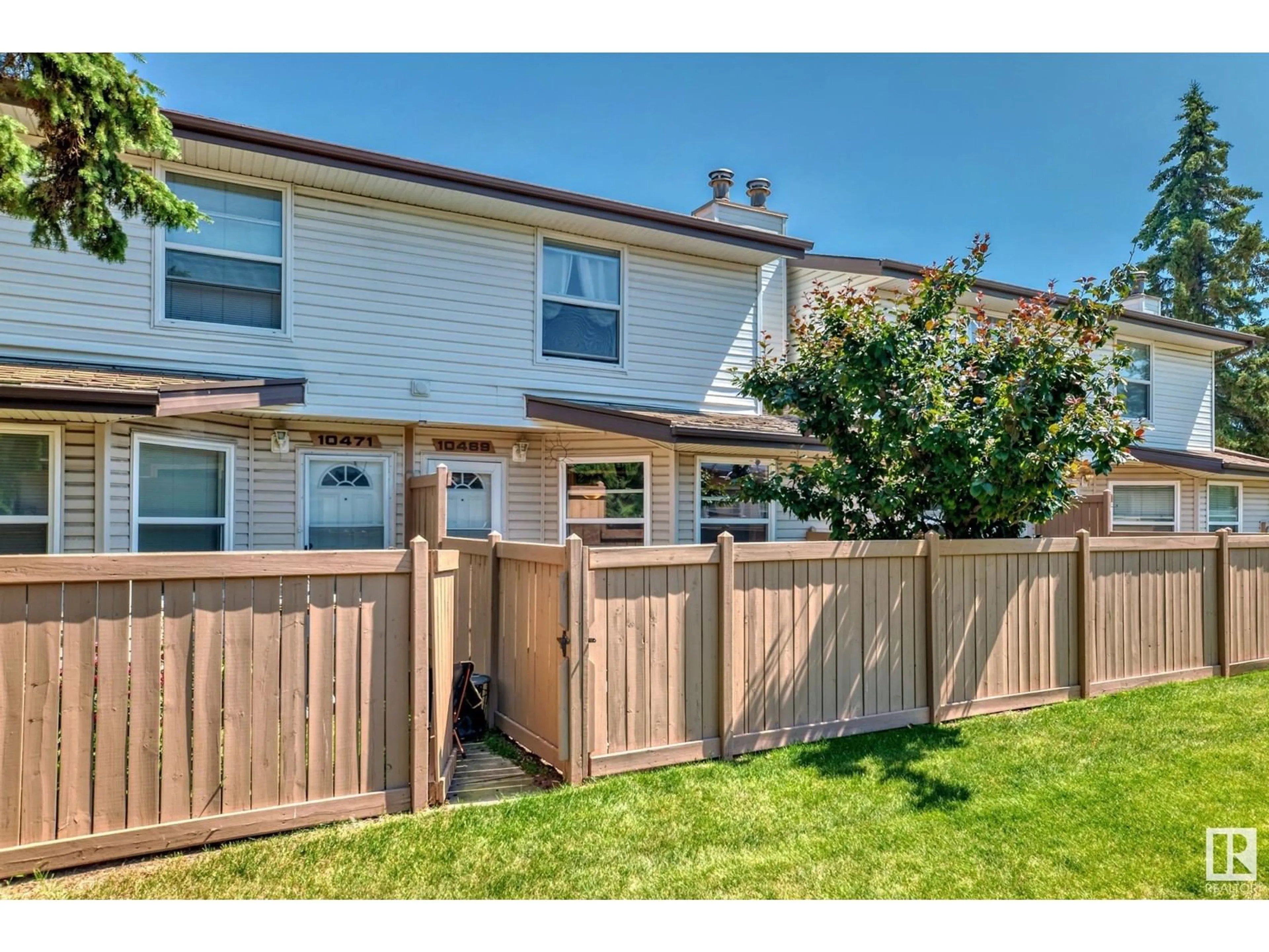 Fenced yard for 10469 24 AV NW, Edmonton Alberta T6J4S2