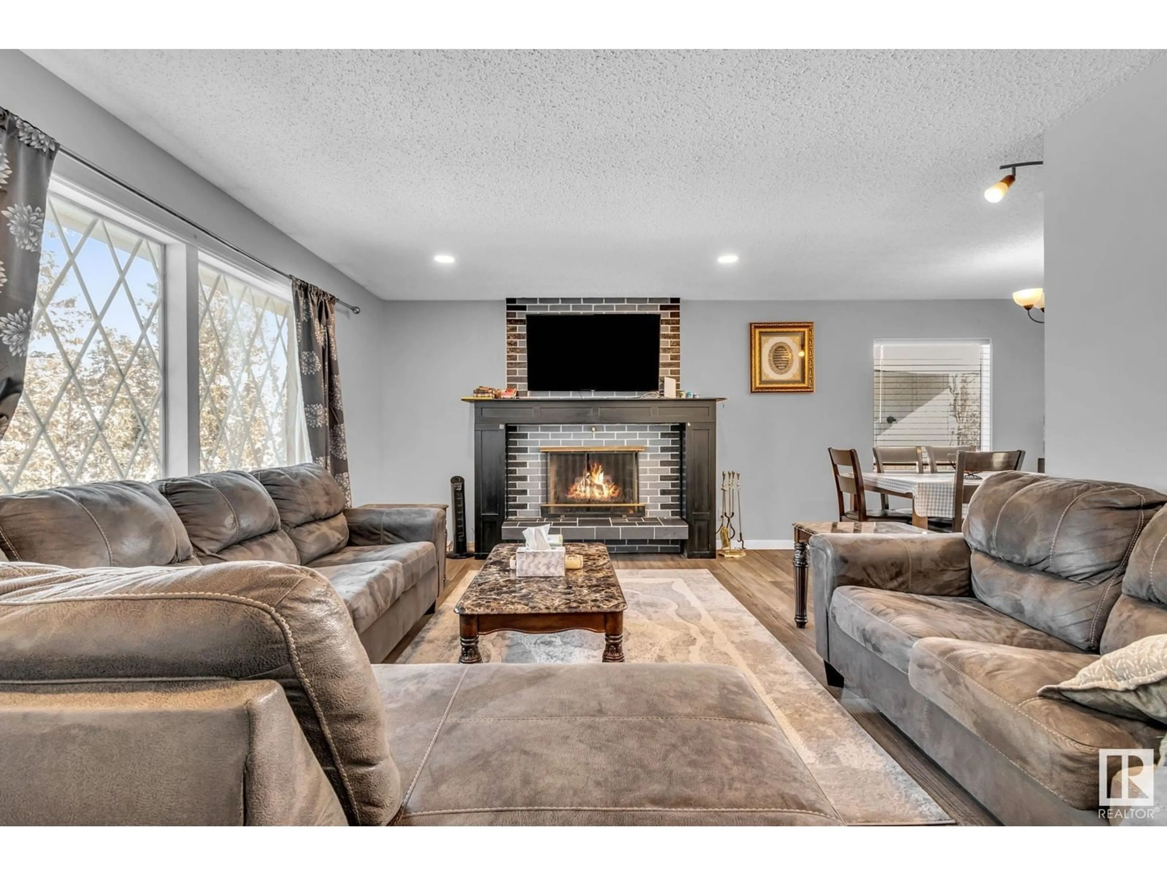 Living room for 12135 152A AV NW, Edmonton Alberta T5X1R1