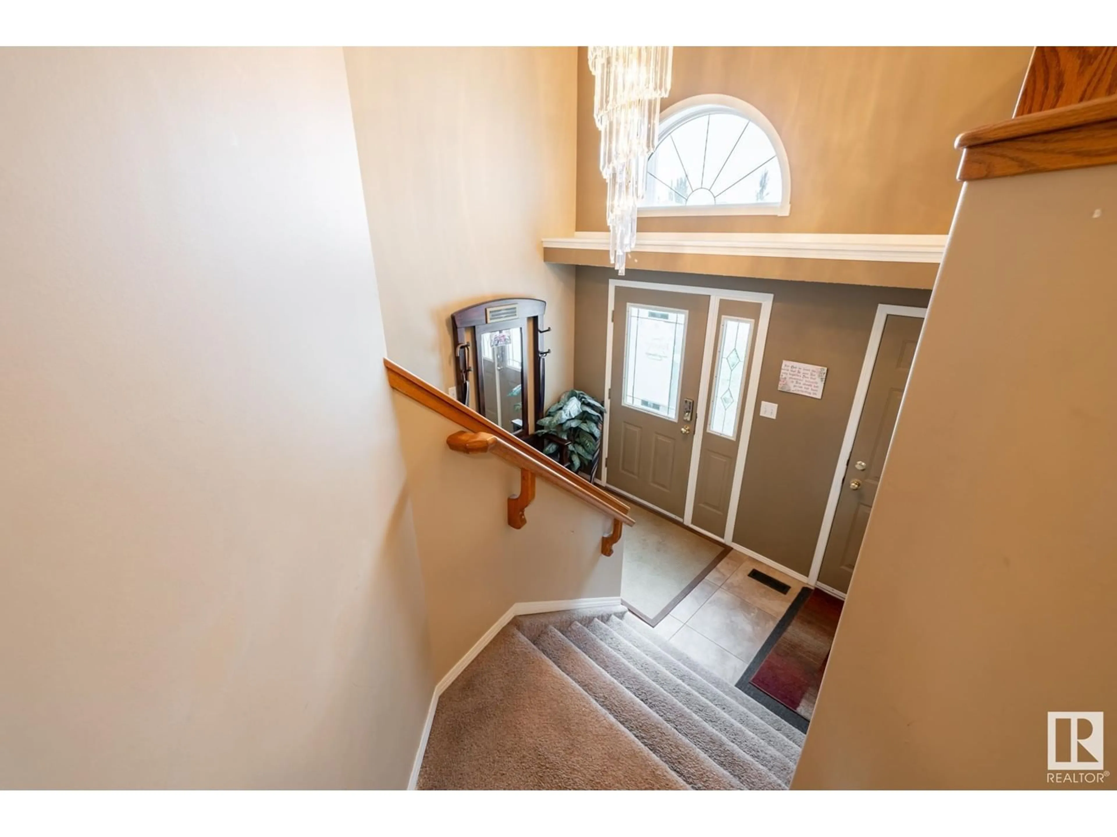 Indoor entryway for 112 Foxhaven PL, Sherwood Park Alberta T8A5Y4