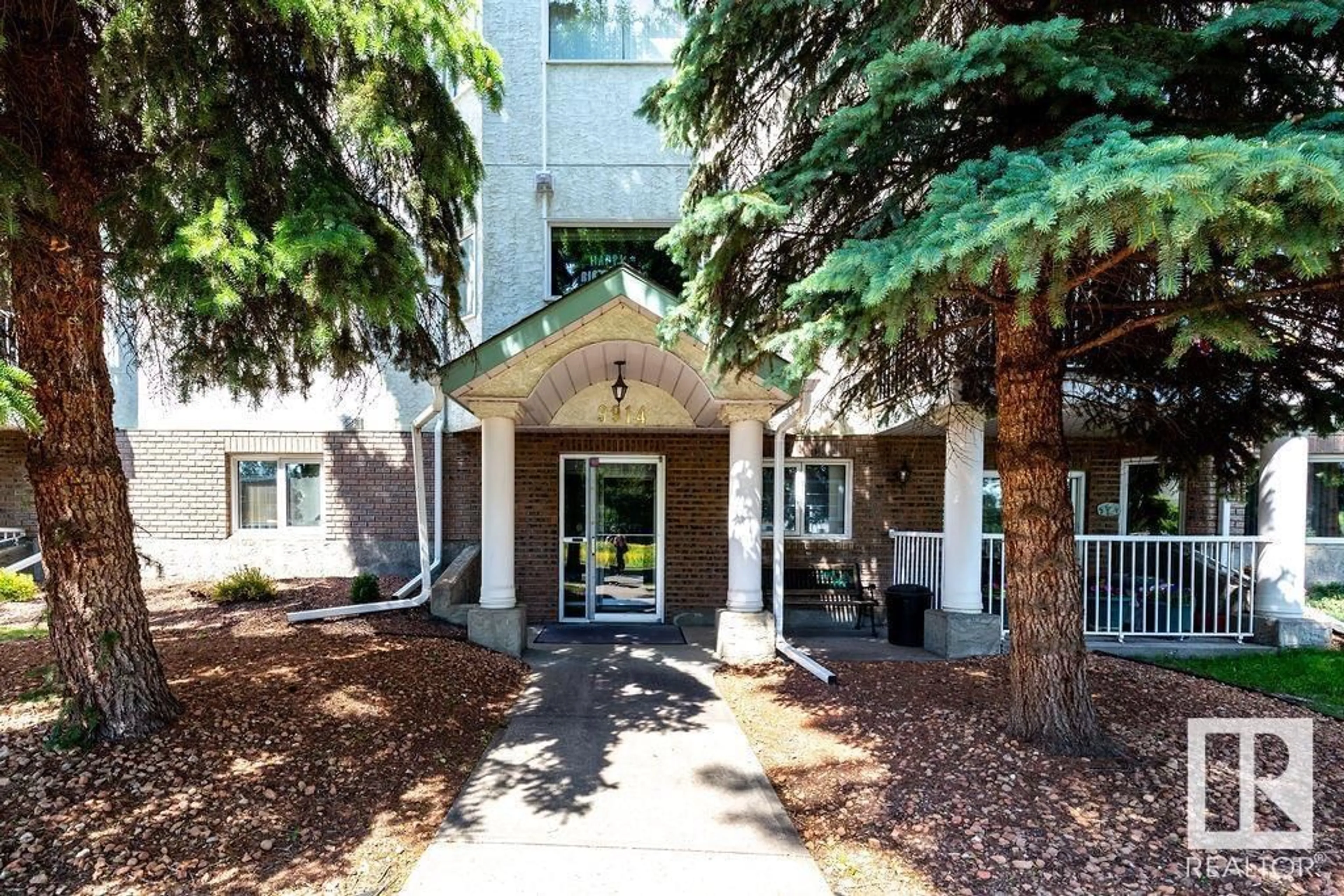 A pic from exterior of the house or condo for #39 9914 80 AV NW NW, Edmonton Alberta T6E6L6