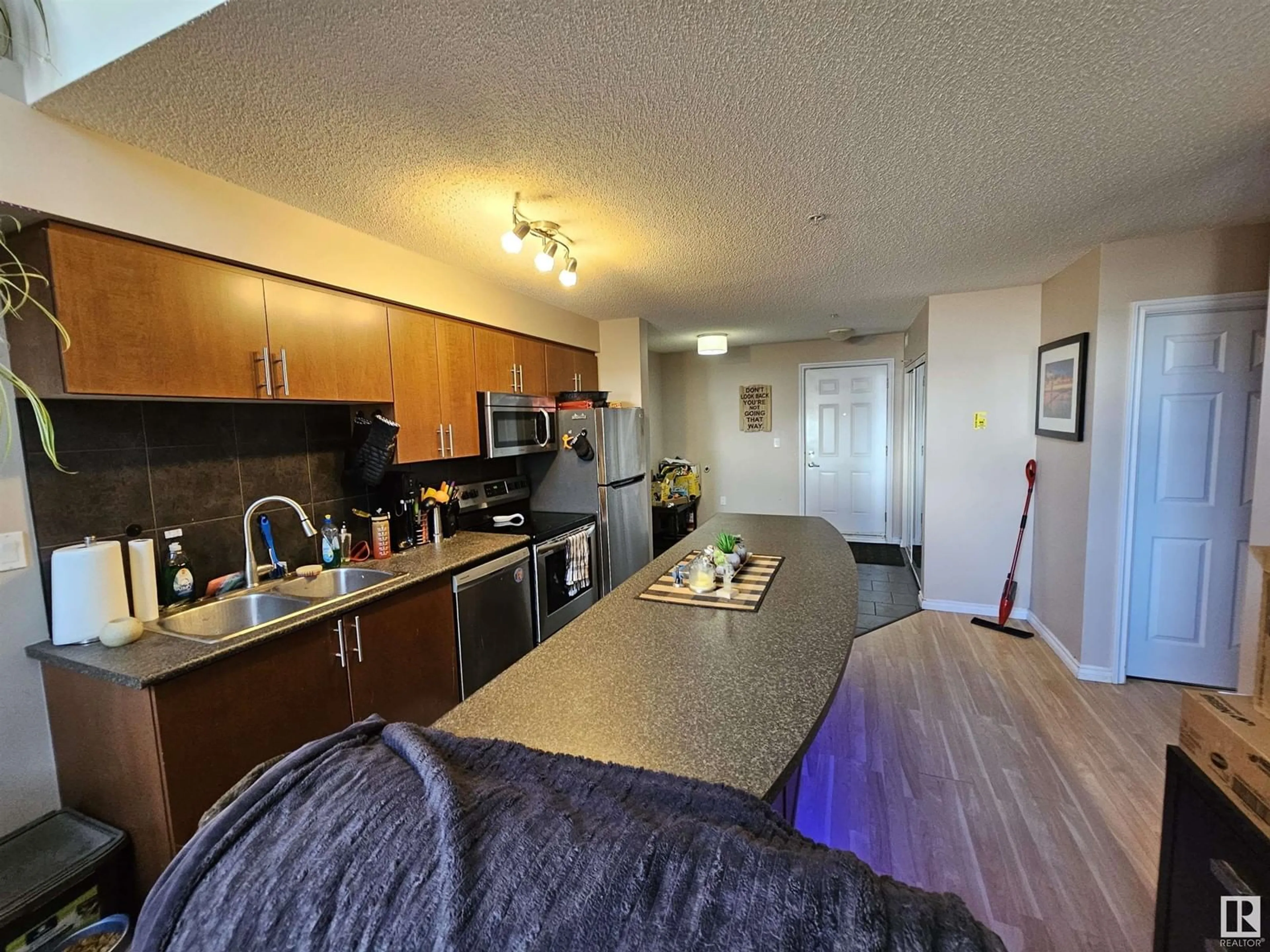 Standard kitchen for #412 10118 106 AV NW, Edmonton Alberta T5J3S4