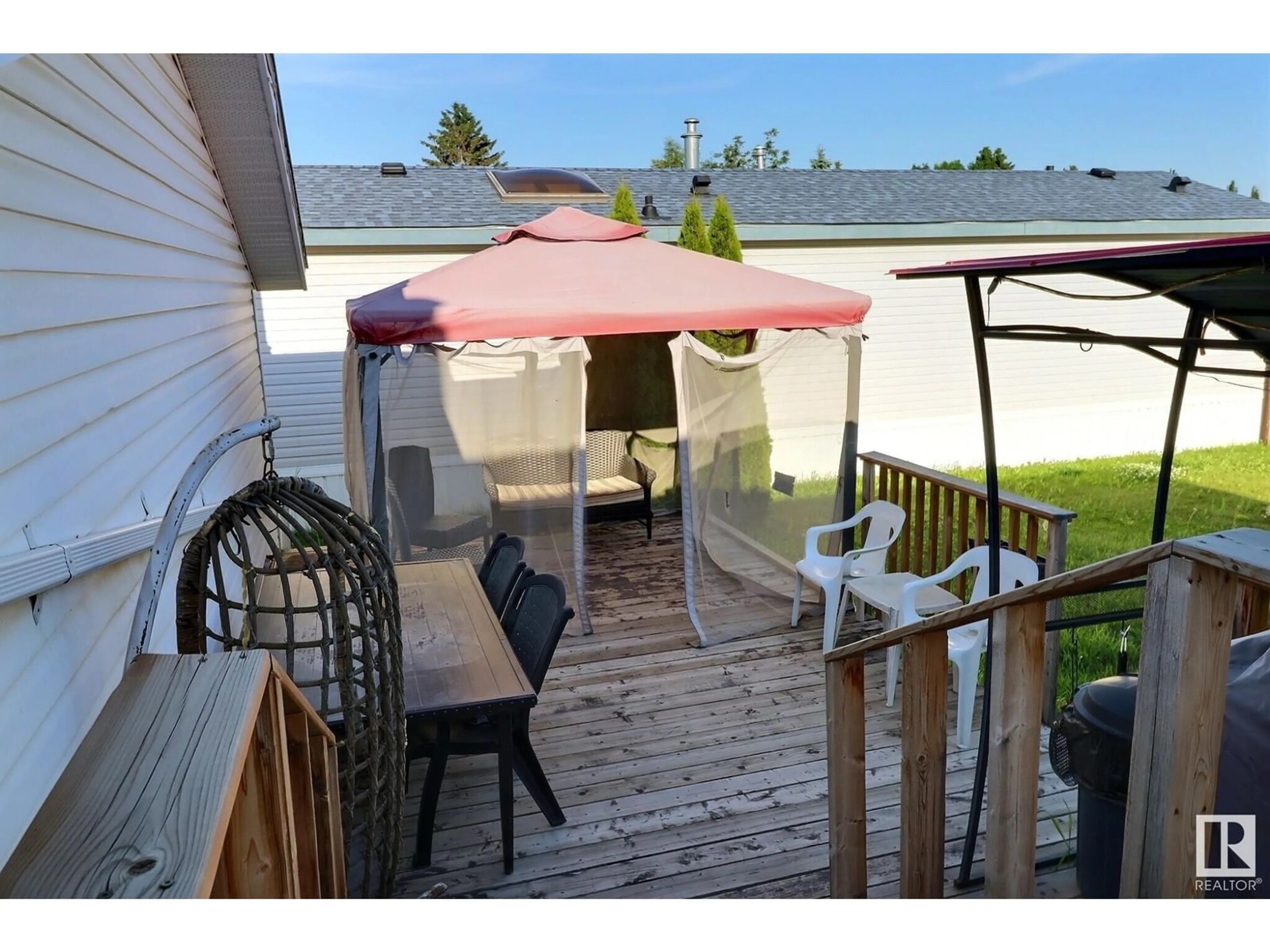 Patio for 3446 Lakeview PT NW, Edmonton Alberta T5S2R8