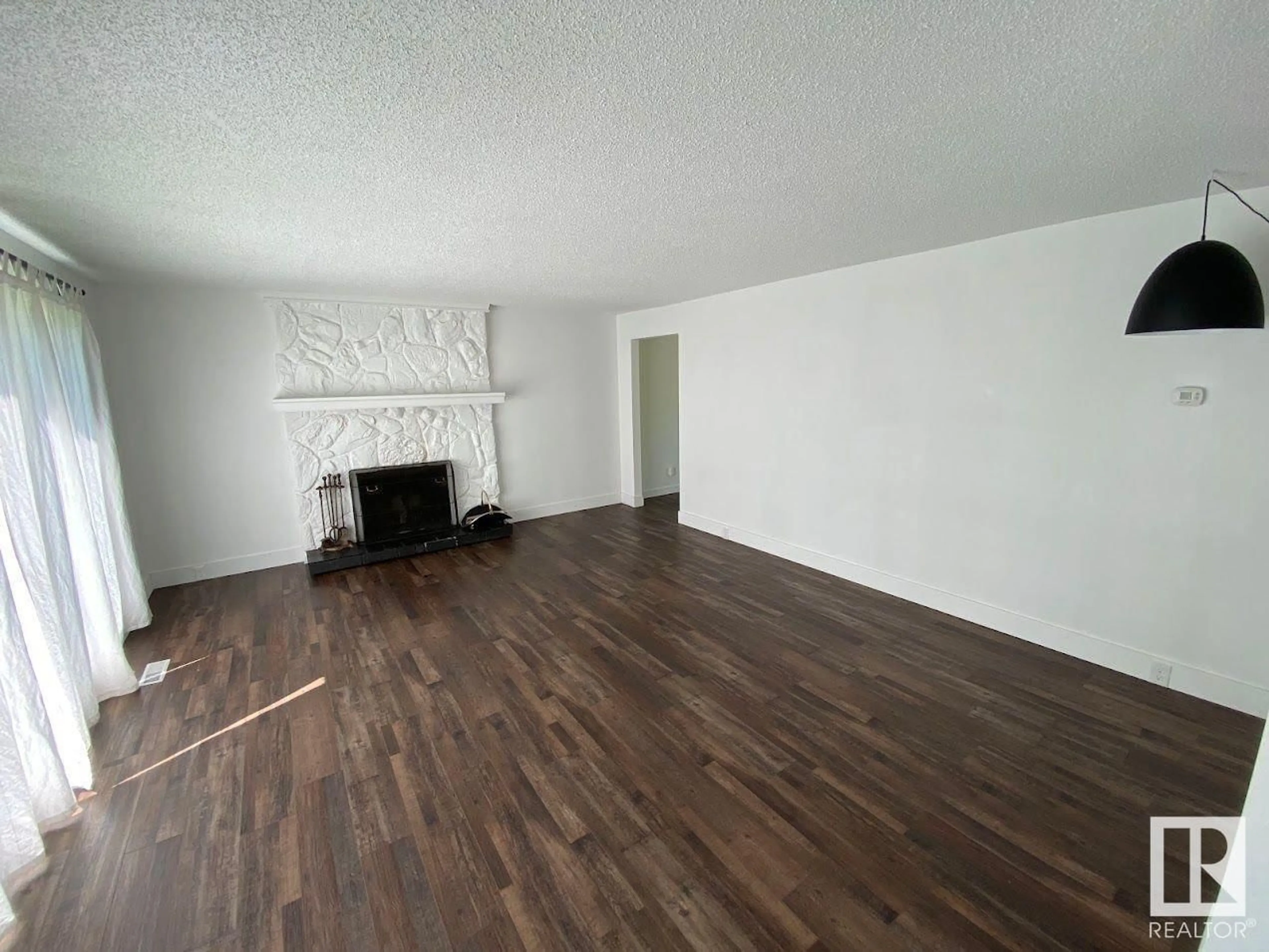 A pic of a room for 20920 9 AV SW, Edmonton Alberta T6M2N9