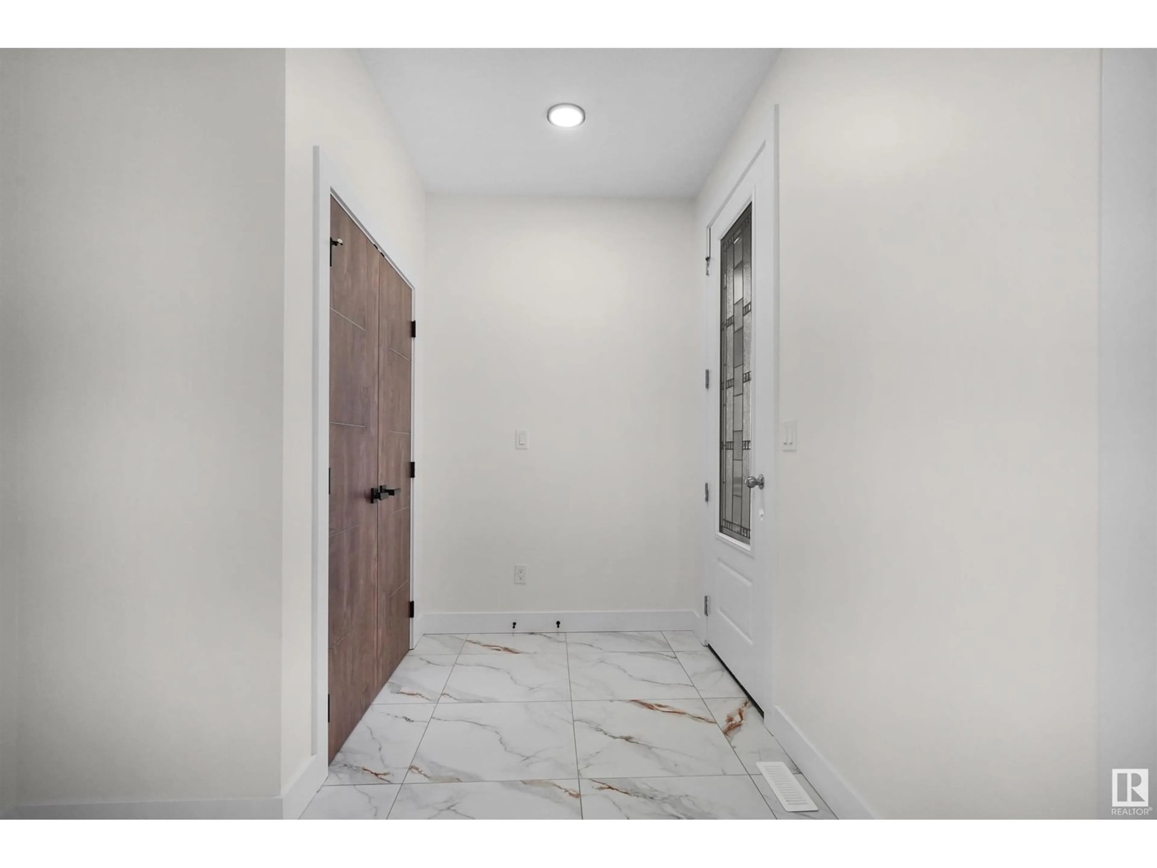 Indoor entryway, ceramic floors for 9308 183 AV NW, Edmonton Alberta T5Z0V1