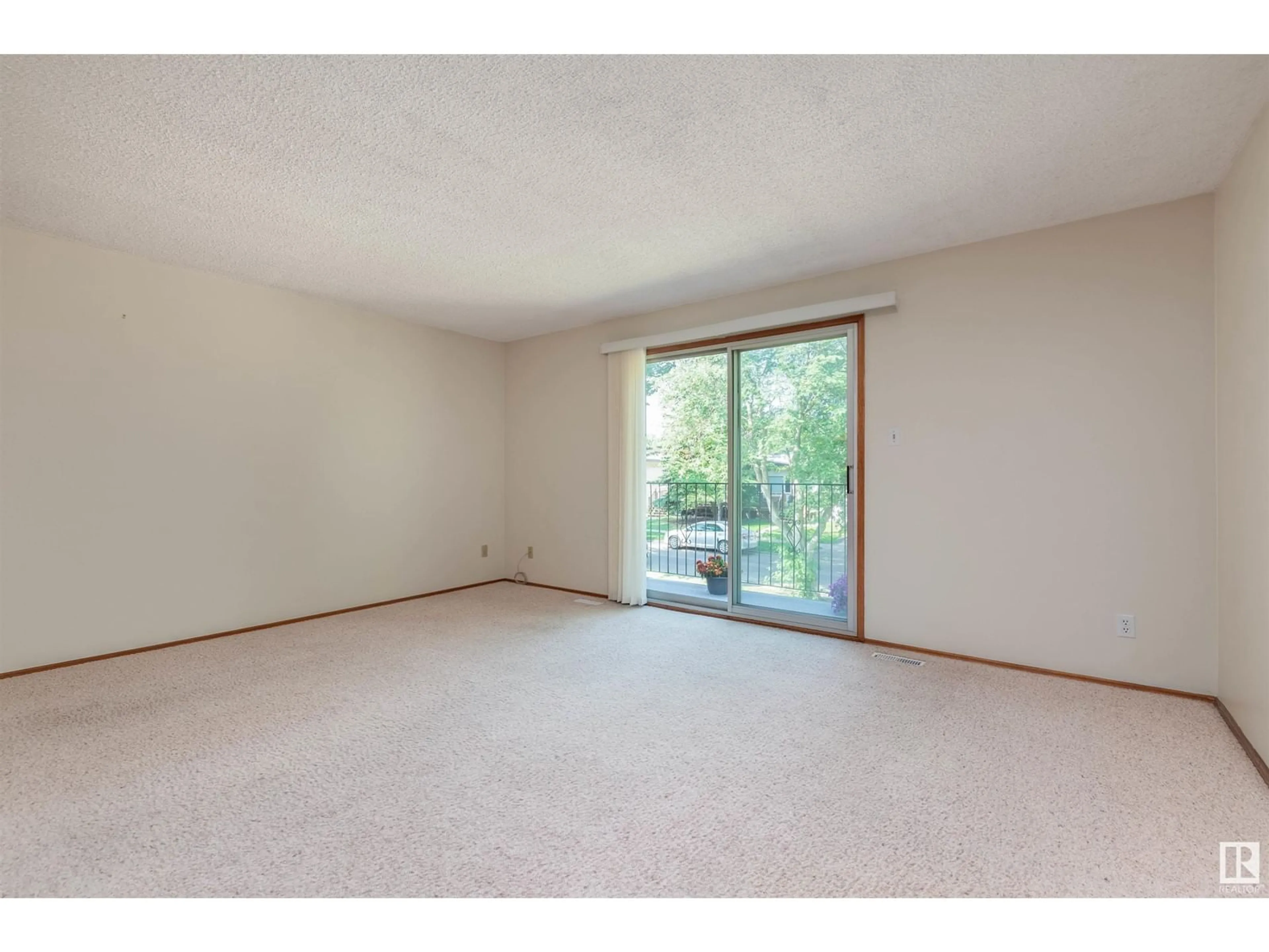 A pic of a room for 10129 82 ST NW, Edmonton Alberta T6A3M1