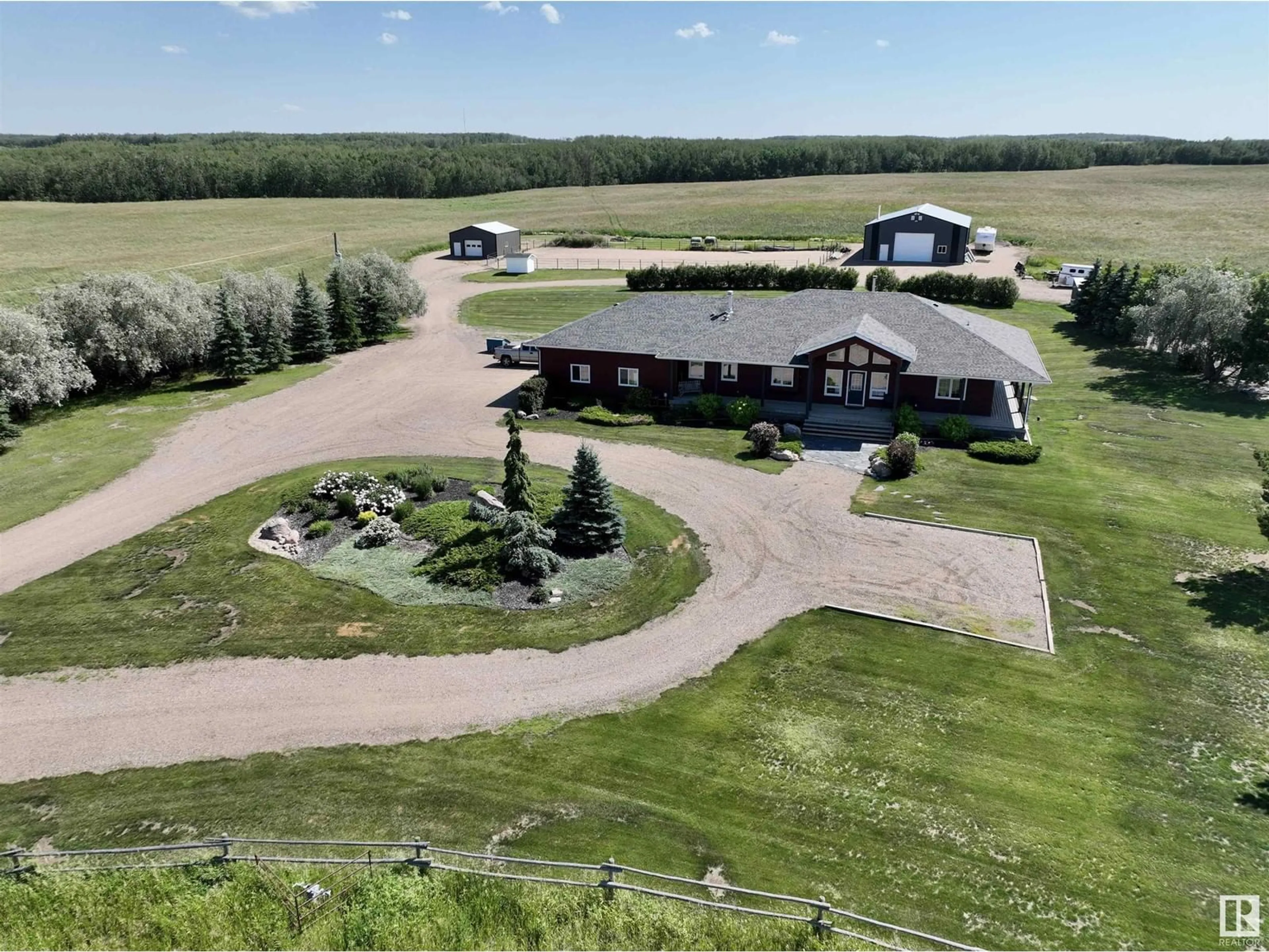 Outside view for 114061 TWP RD 552, Rural Two Hills County Alberta T0B4K0