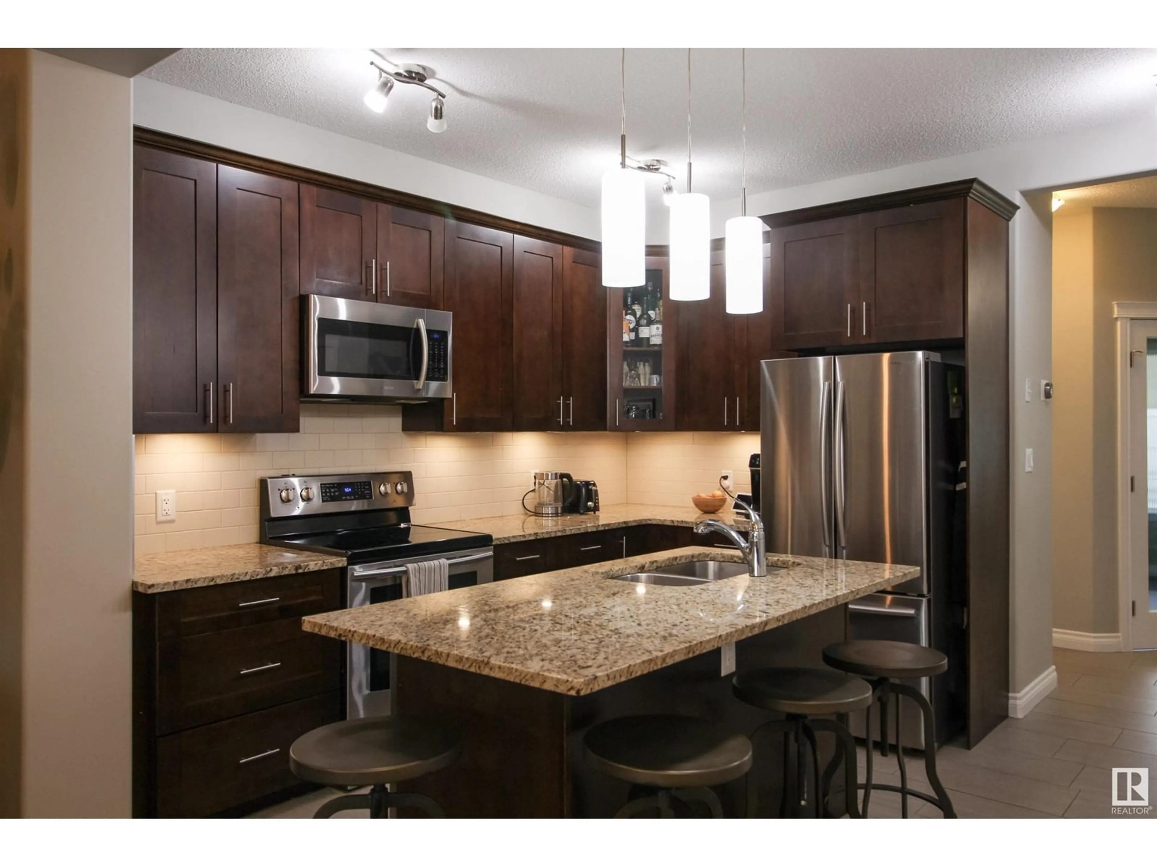 Contemporary kitchen for 11418 123 ST NW, Edmonton Alberta T5M0G2