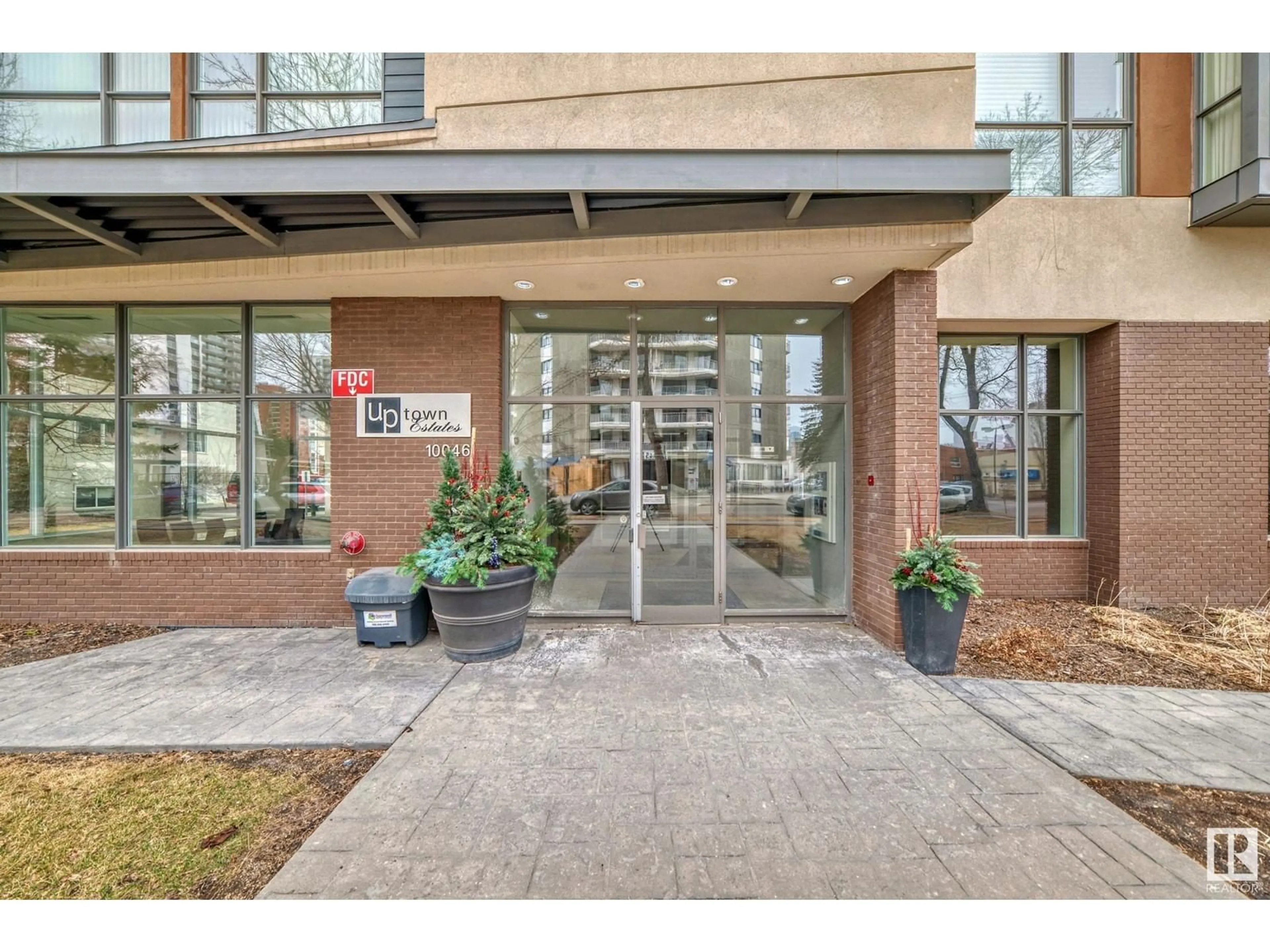 Indoor foyer for #1103 10046 117 ST NW, Edmonton Alberta T5K1X2