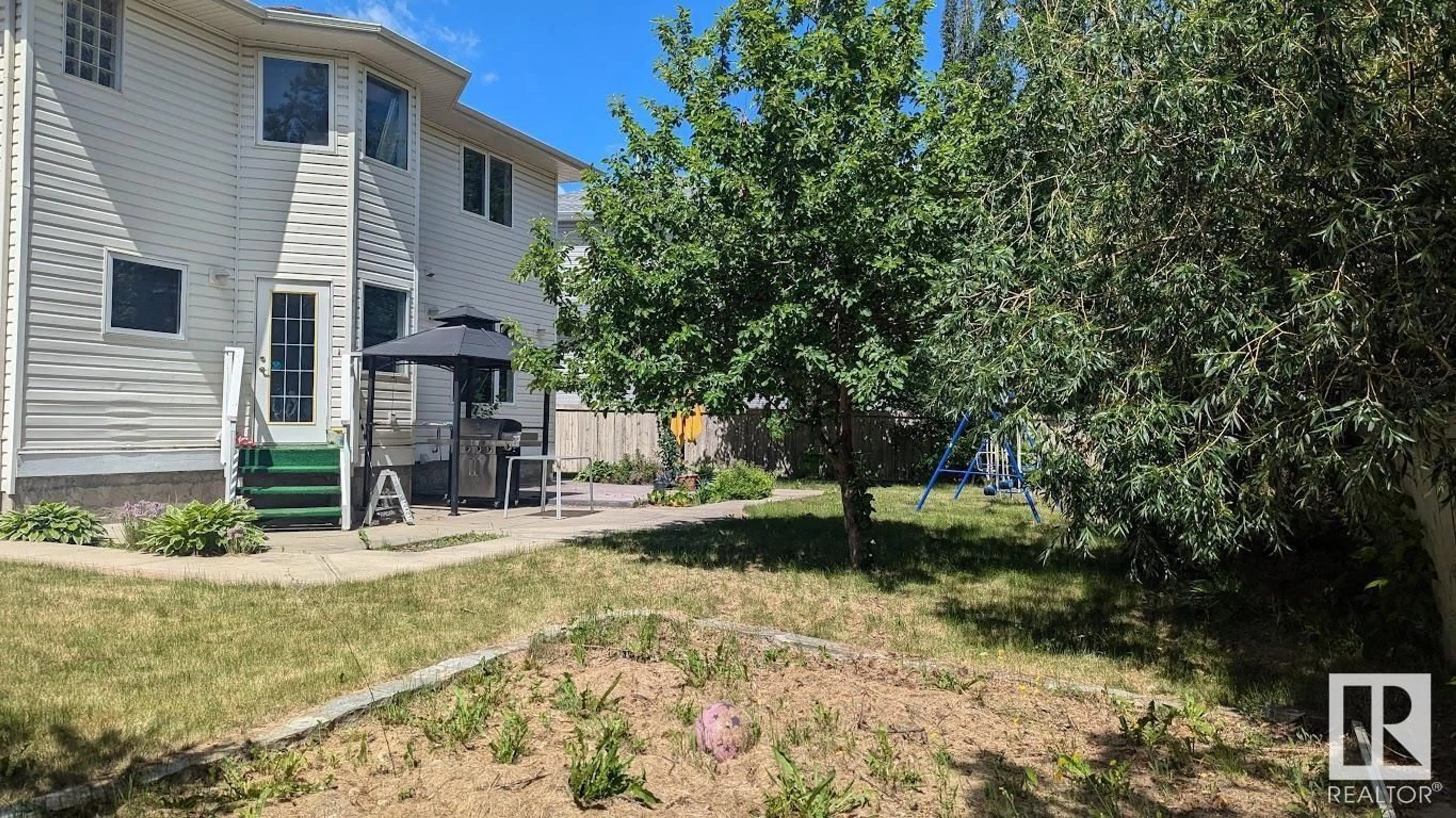 Fenced yard for 11 EDWARD PL, St. Albert Alberta T8N6T5