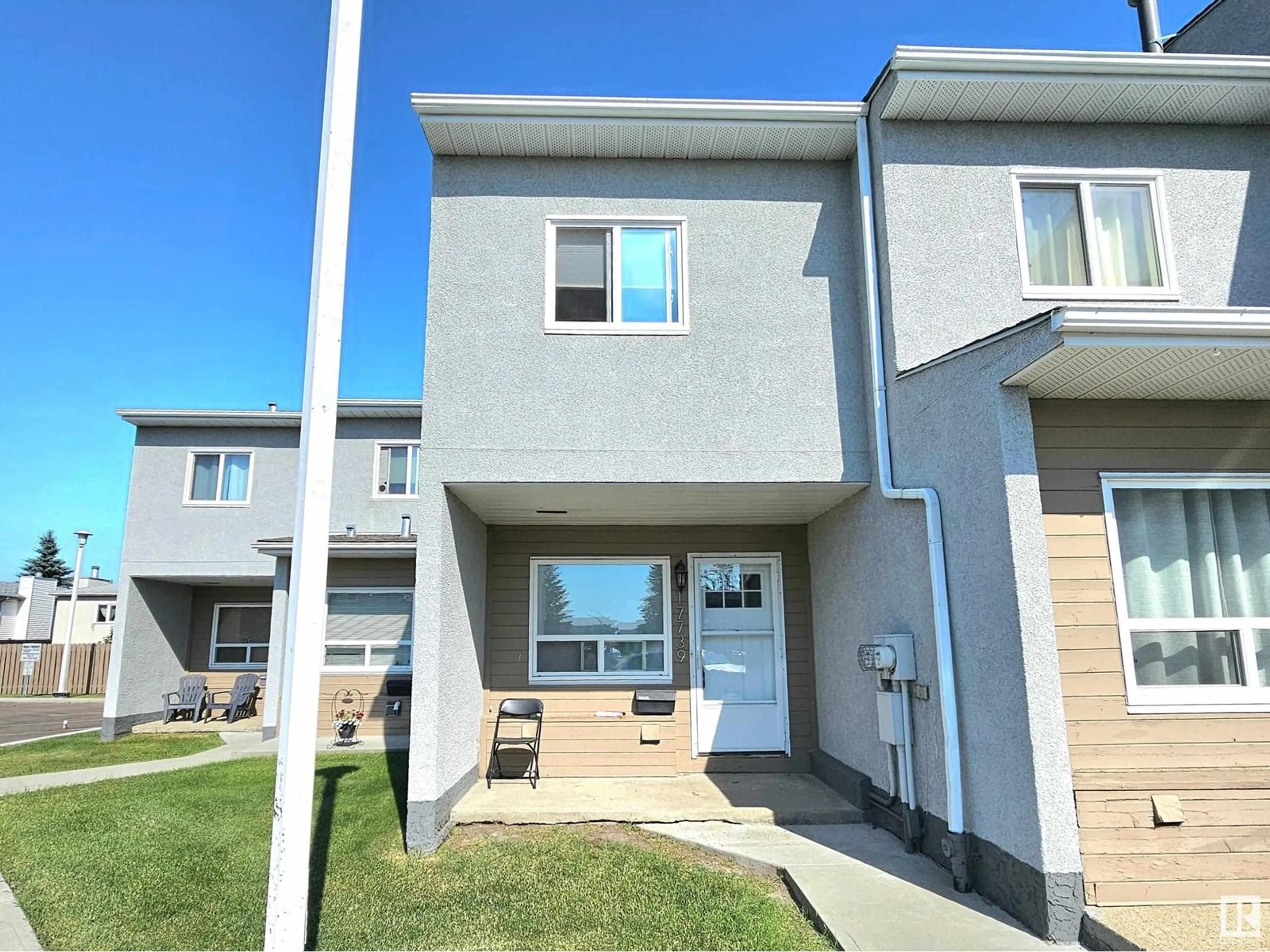A pic from exterior of the house or condo for 17739 95 ST NW, Edmonton Alberta T5Z2E2