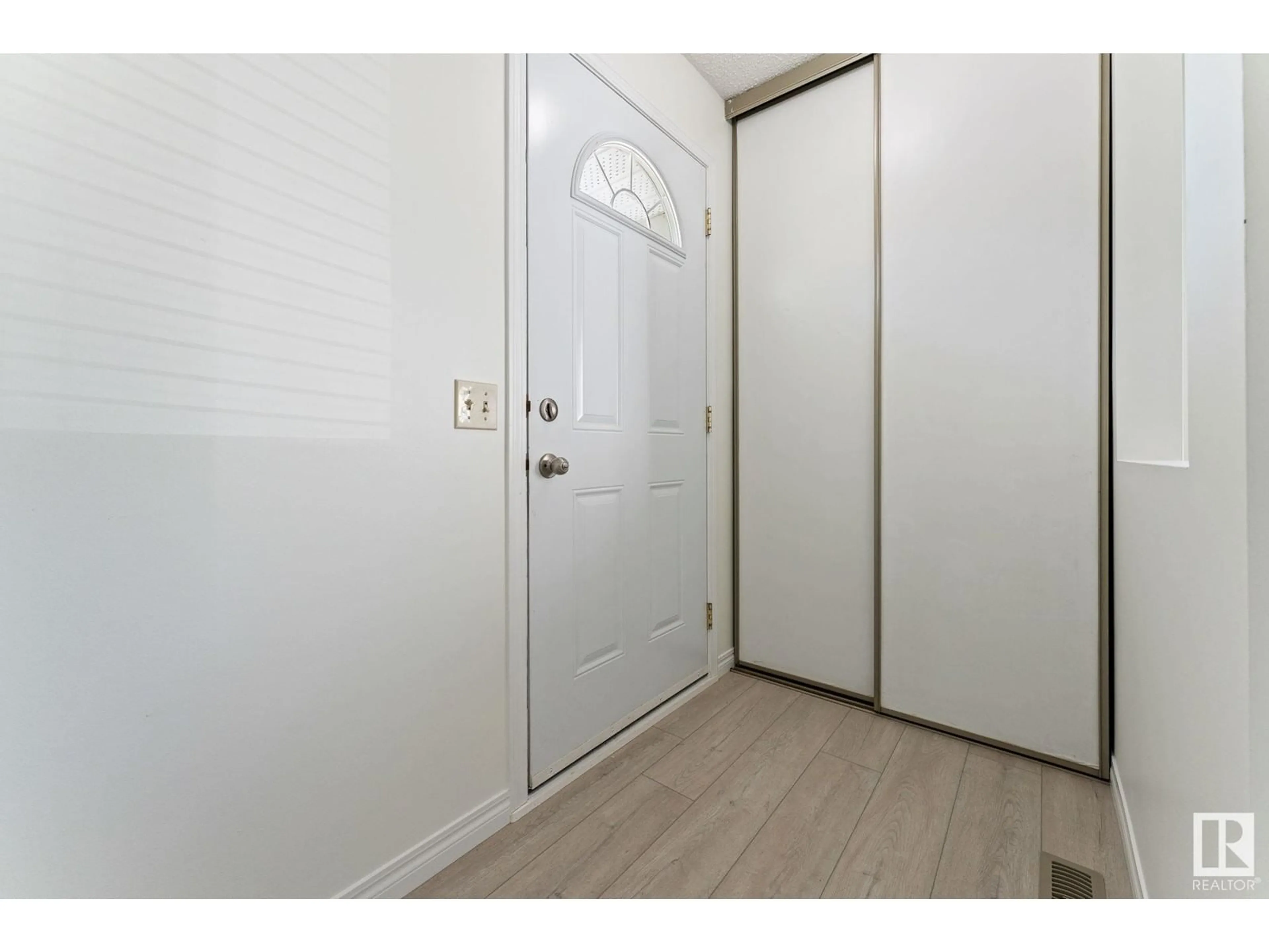 Indoor entryway for 17 WALDEN CR, St. Albert Alberta T8N3N5