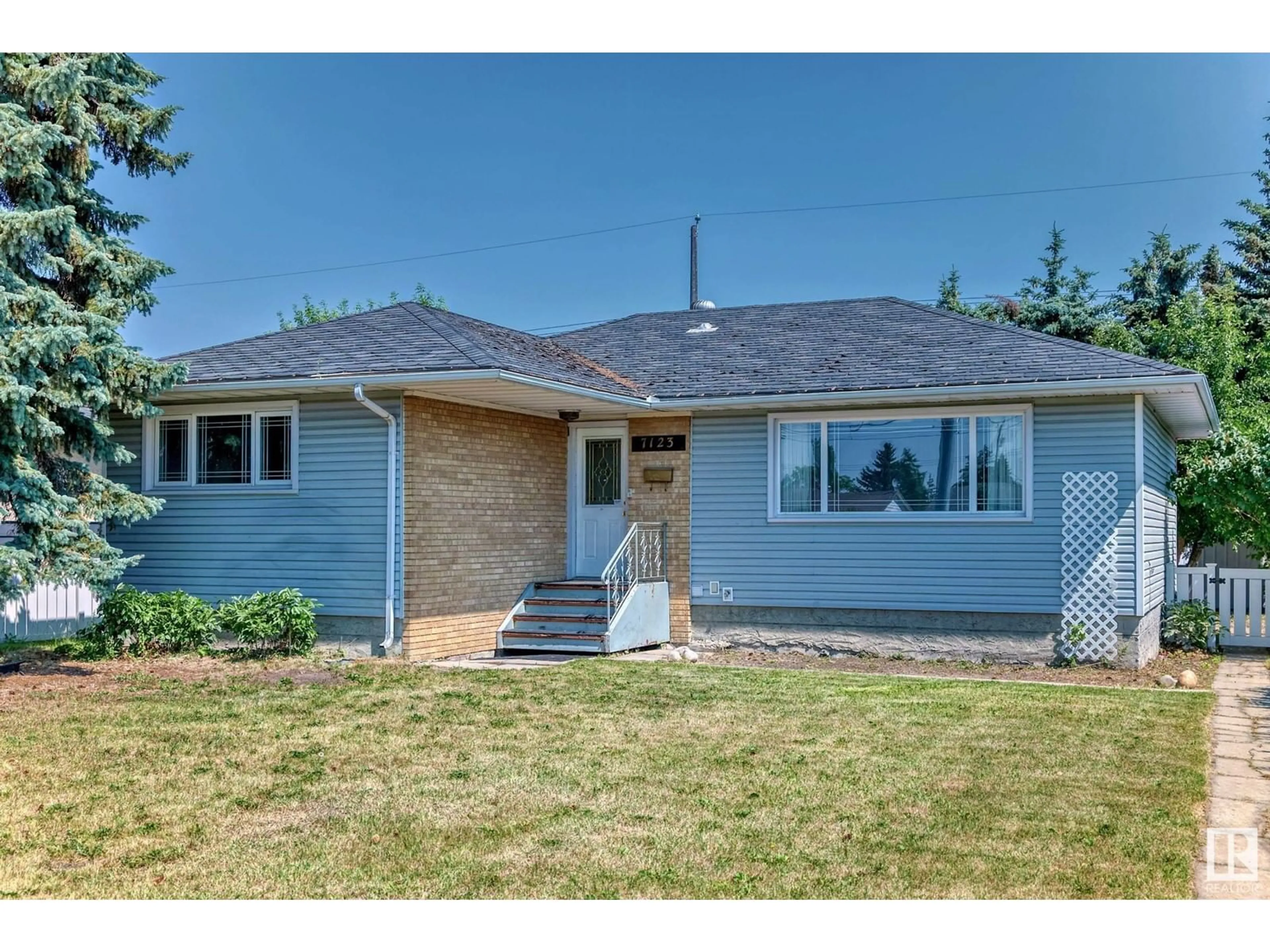Frontside or backside of a home for 7123 83 ST NW, Edmonton Alberta T6C2Y1