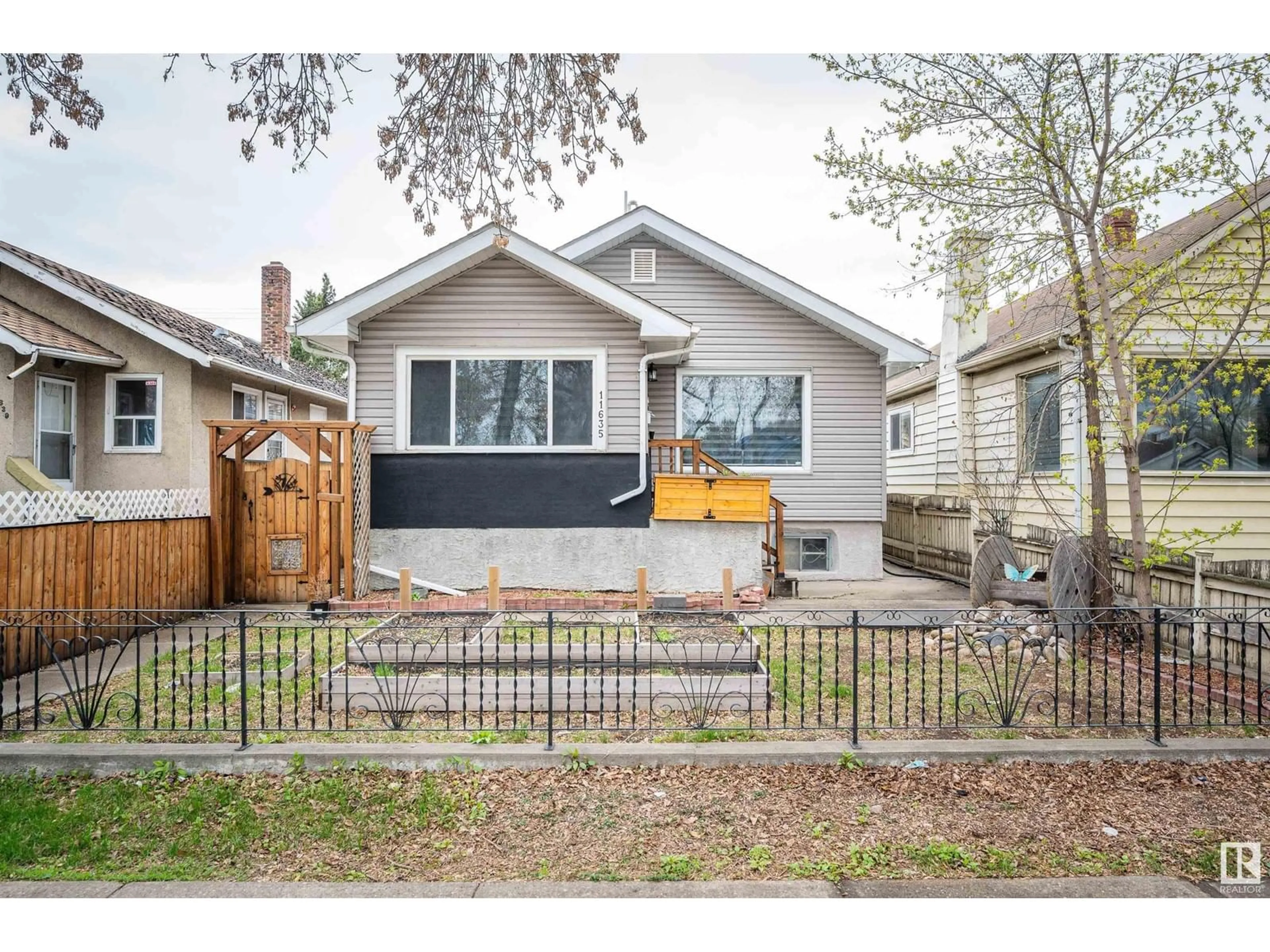 Frontside or backside of a home for 11635 97 ST NW, Edmonton Alberta T5G1Y1