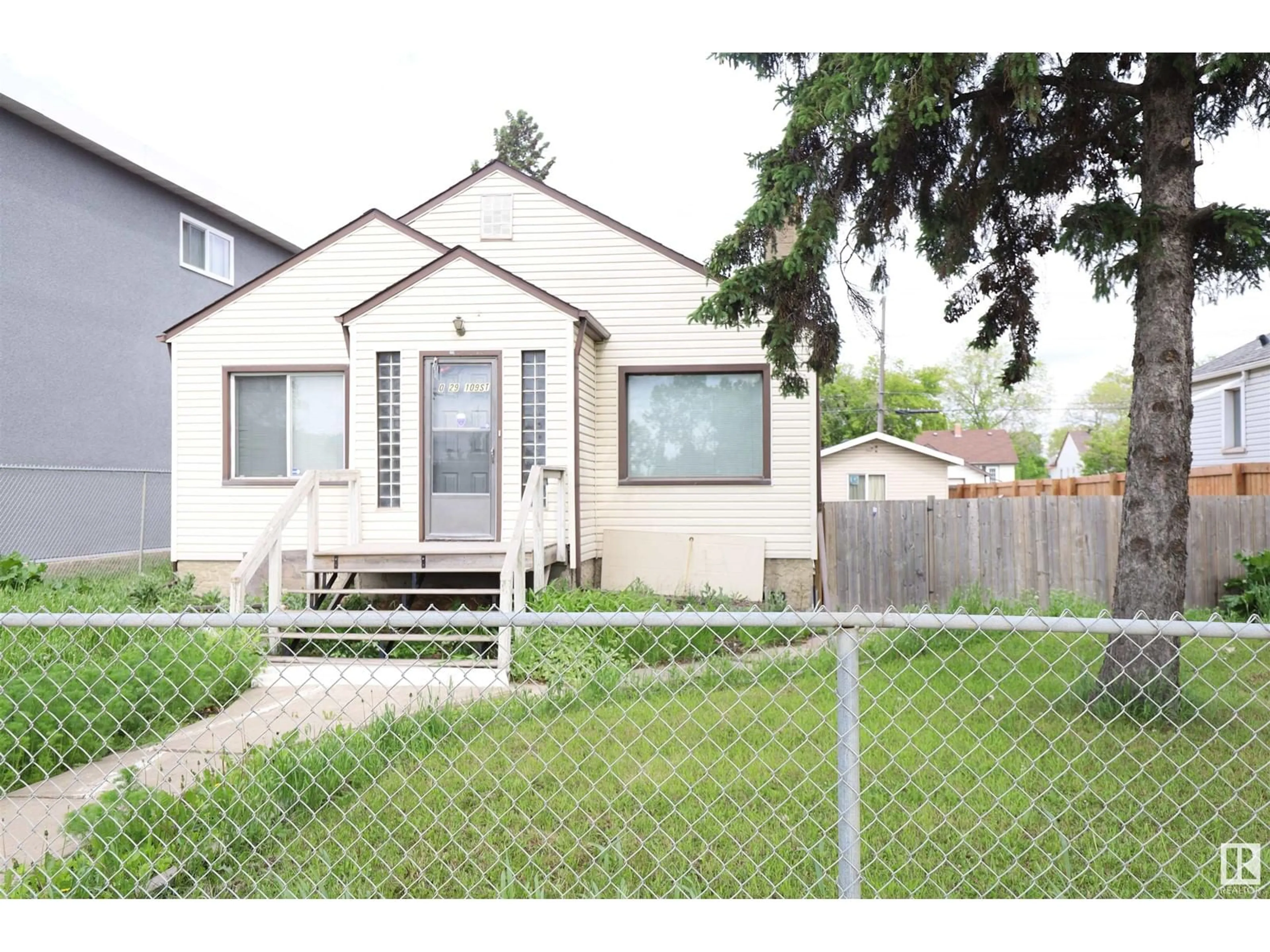 Frontside or backside of a home for 10929 109 ST NW, Edmonton Alberta T5H3C2