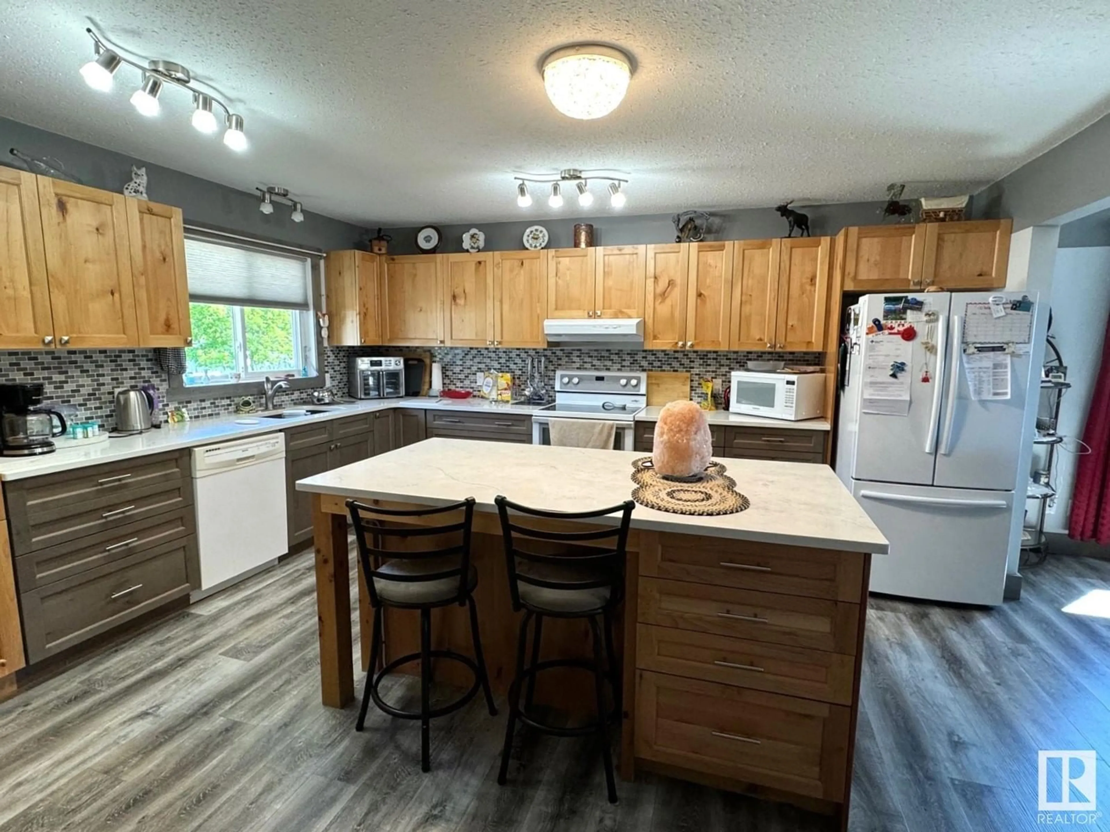 Kitchen for 4925 52 ST, Entwistle Alberta T0E0S0