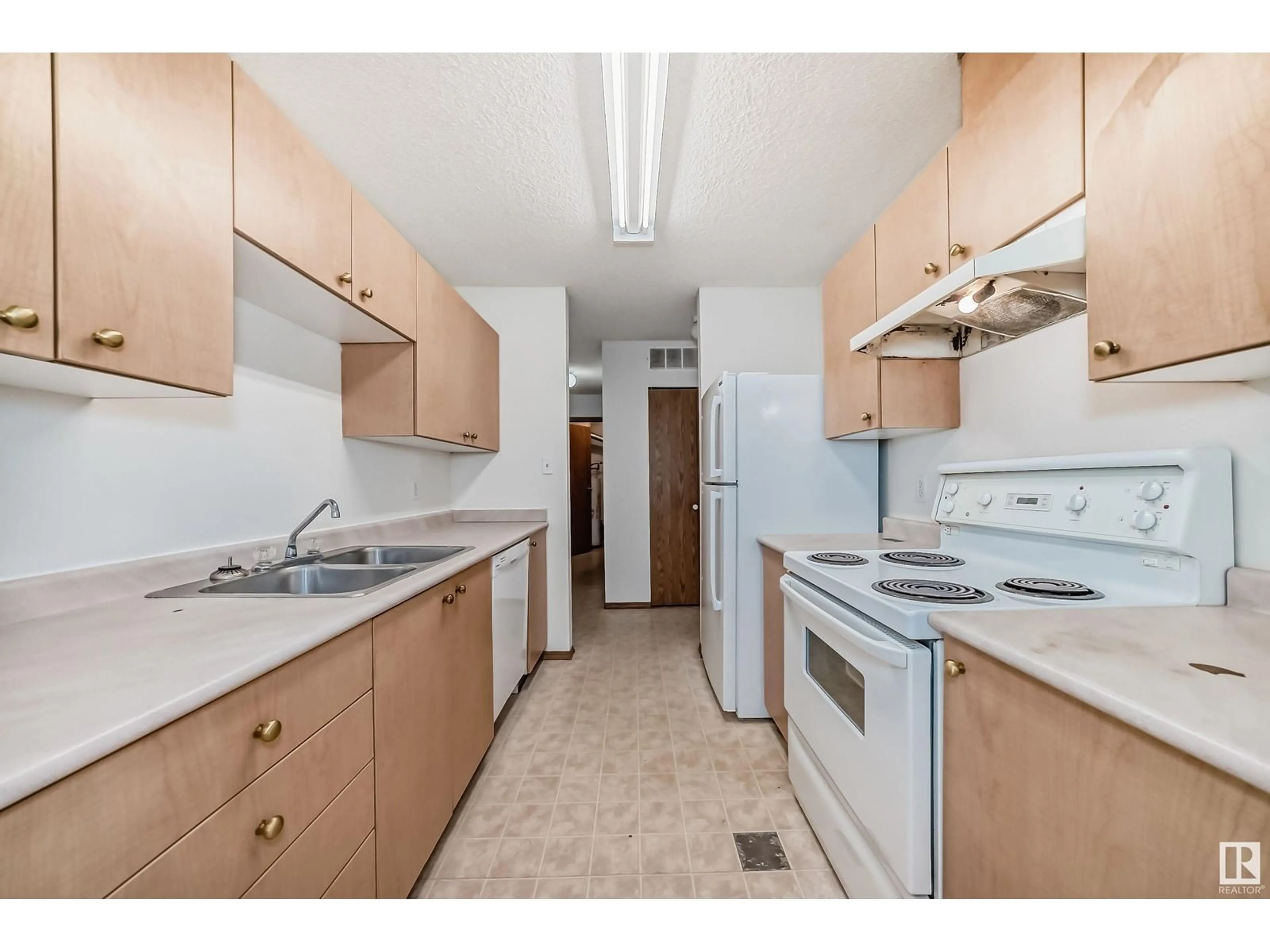 Standard kitchen for #107 620 KING ST, Spruce Grove Alberta T7X4K1