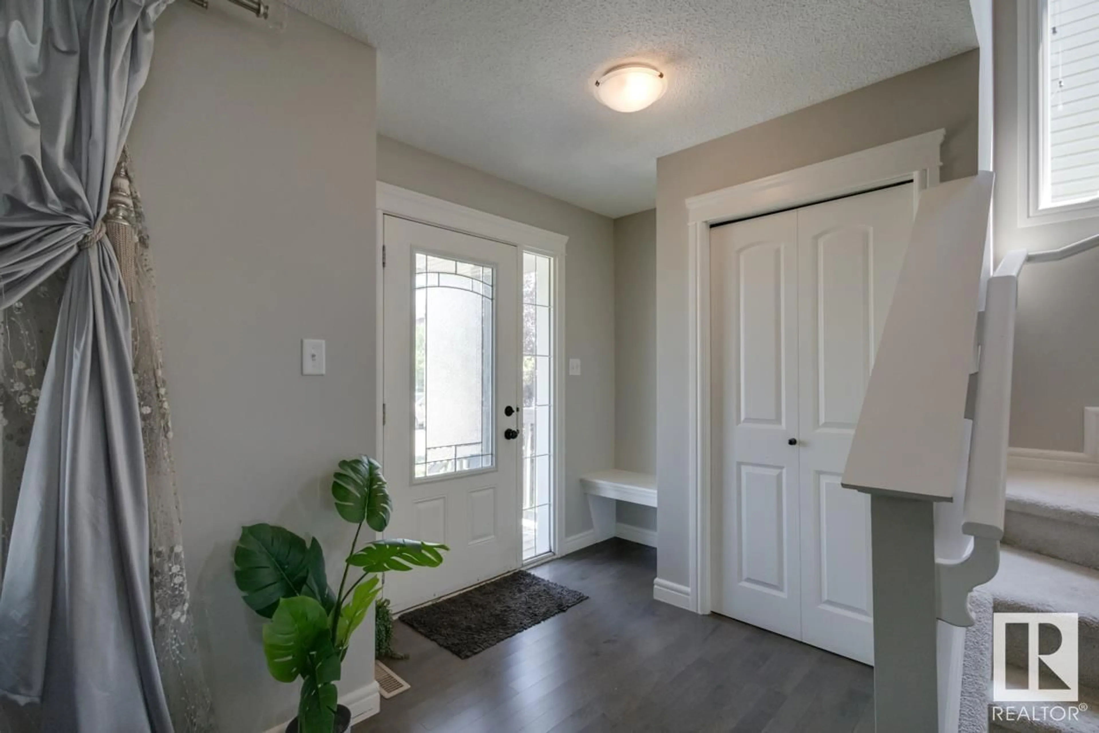 Indoor entryway for 17823 6 AV SW, Edmonton Alberta T6W2L4