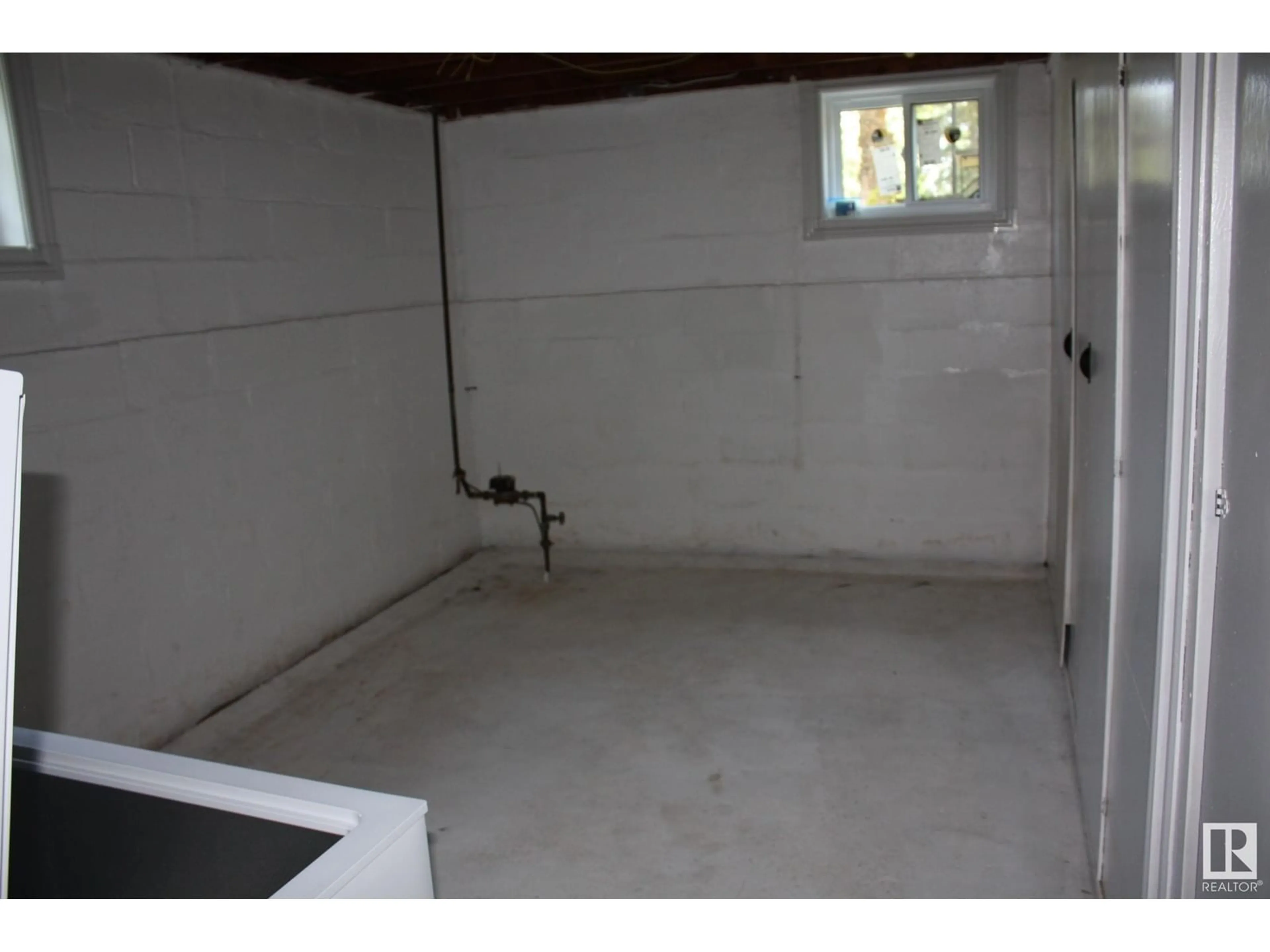 Indoor garage for 5103 49A AVE, Andrew Alberta T0A0C0