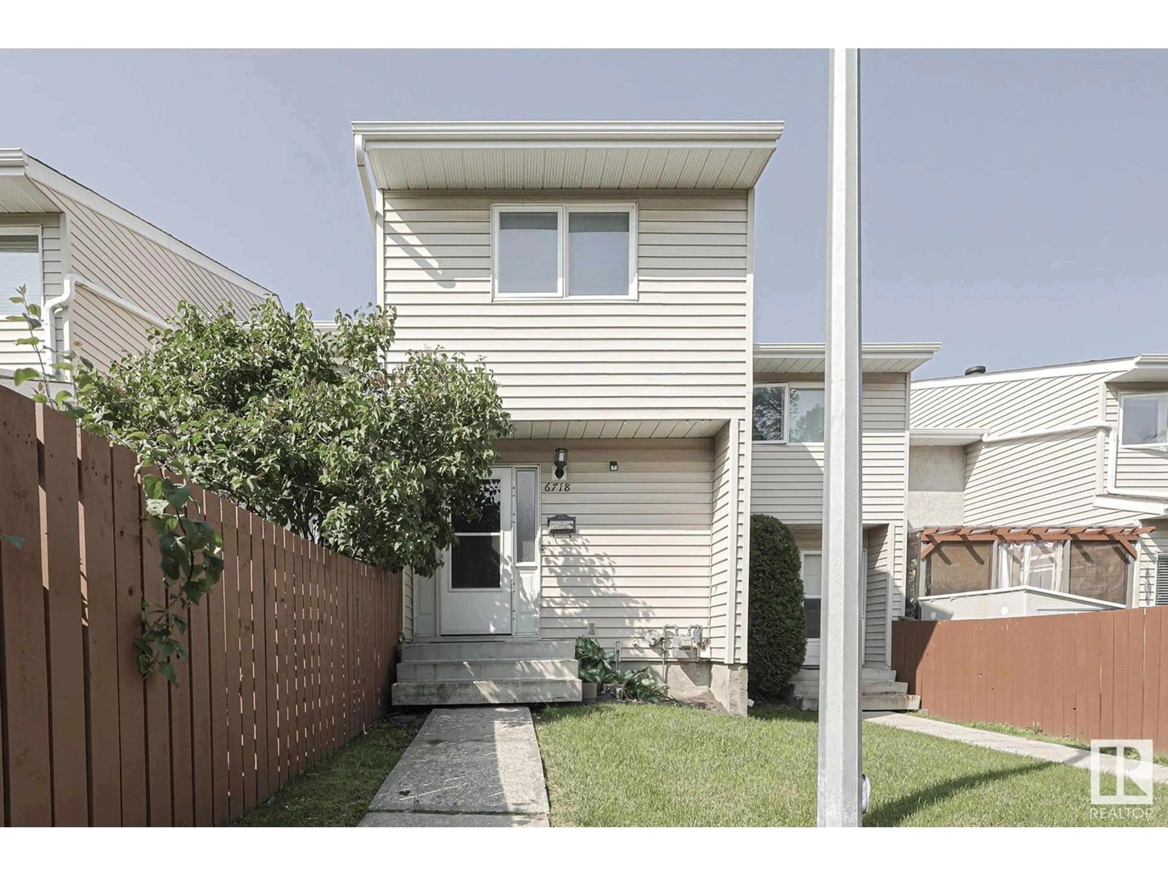 A pic from exterior of the house or condo for 6718 36A AV NW NW, Edmonton Alberta T6K1S3