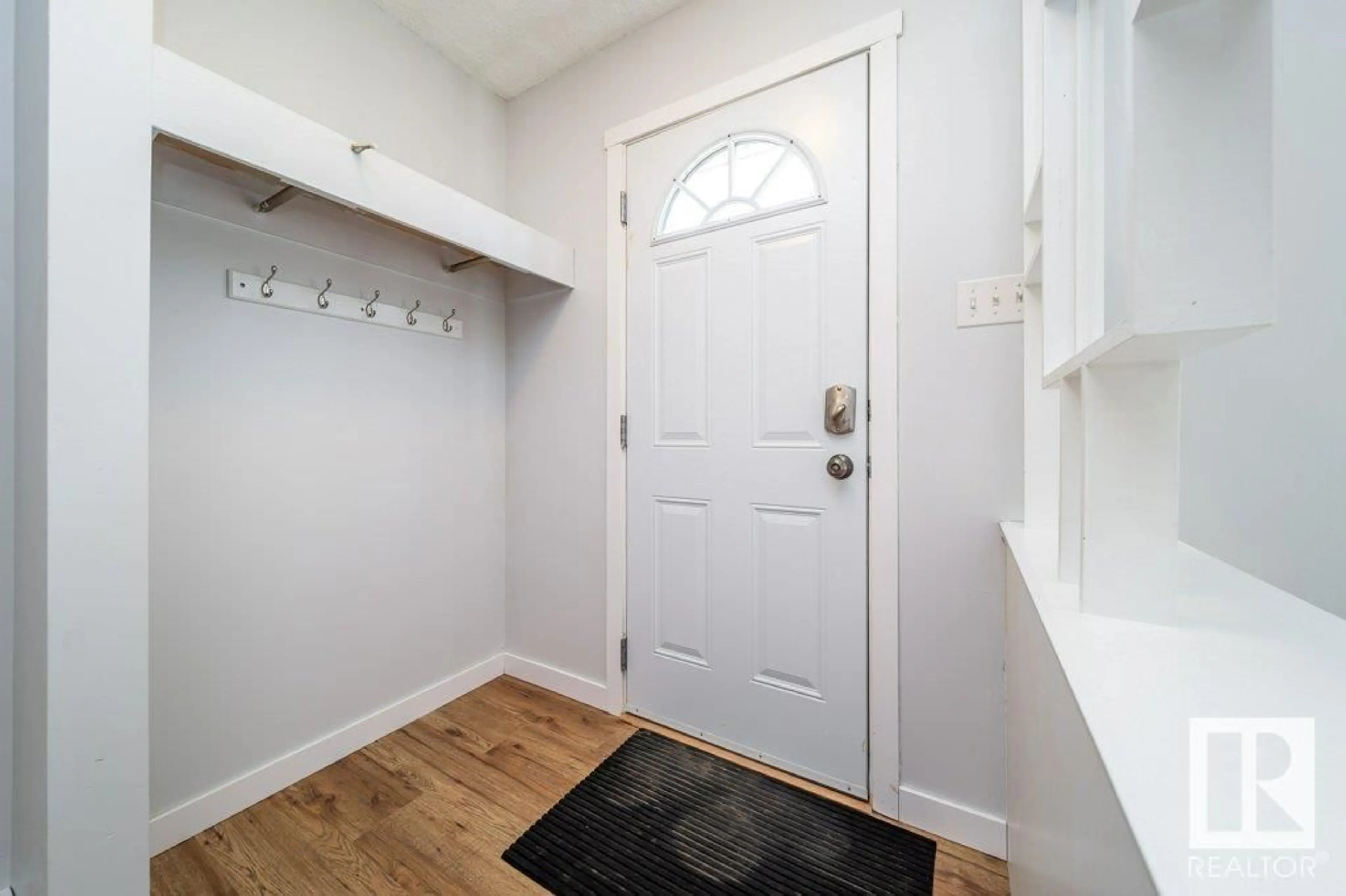 Indoor entryway for 5146 106A ST NW, Edmonton Alberta T6H2W7