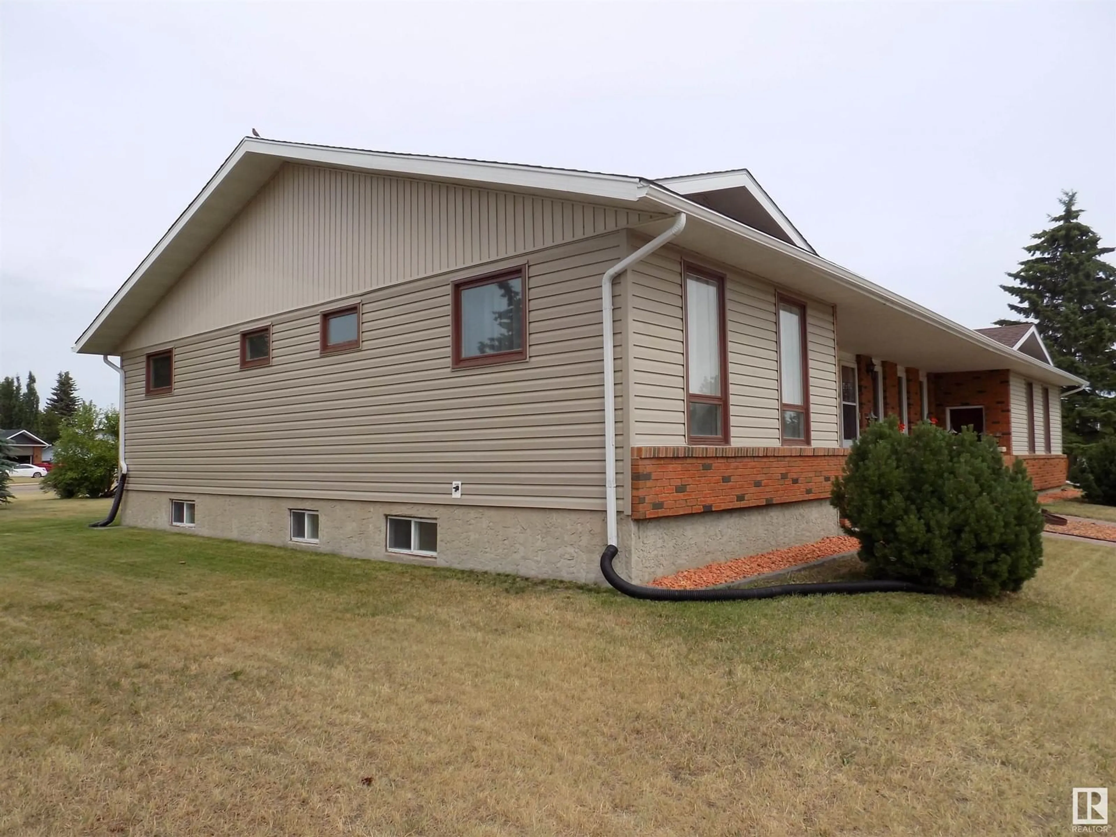 Frontside or backside of a home for 121 INGLEWOOD DRIVE, Wetaskiwin Alberta T9A2T3