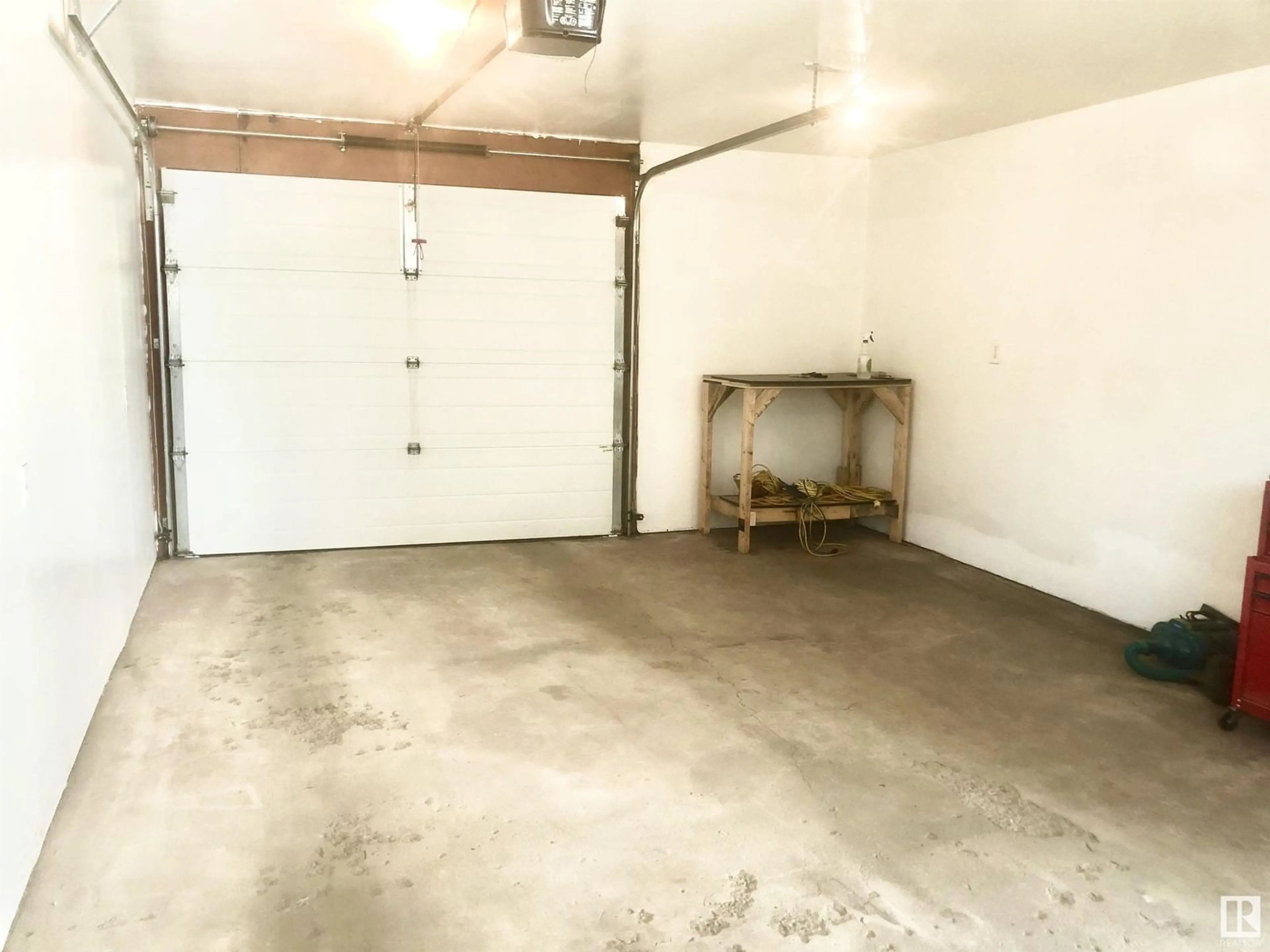 Indoor garage for 124 PORTER AV, Millet Alberta T0C1Z0