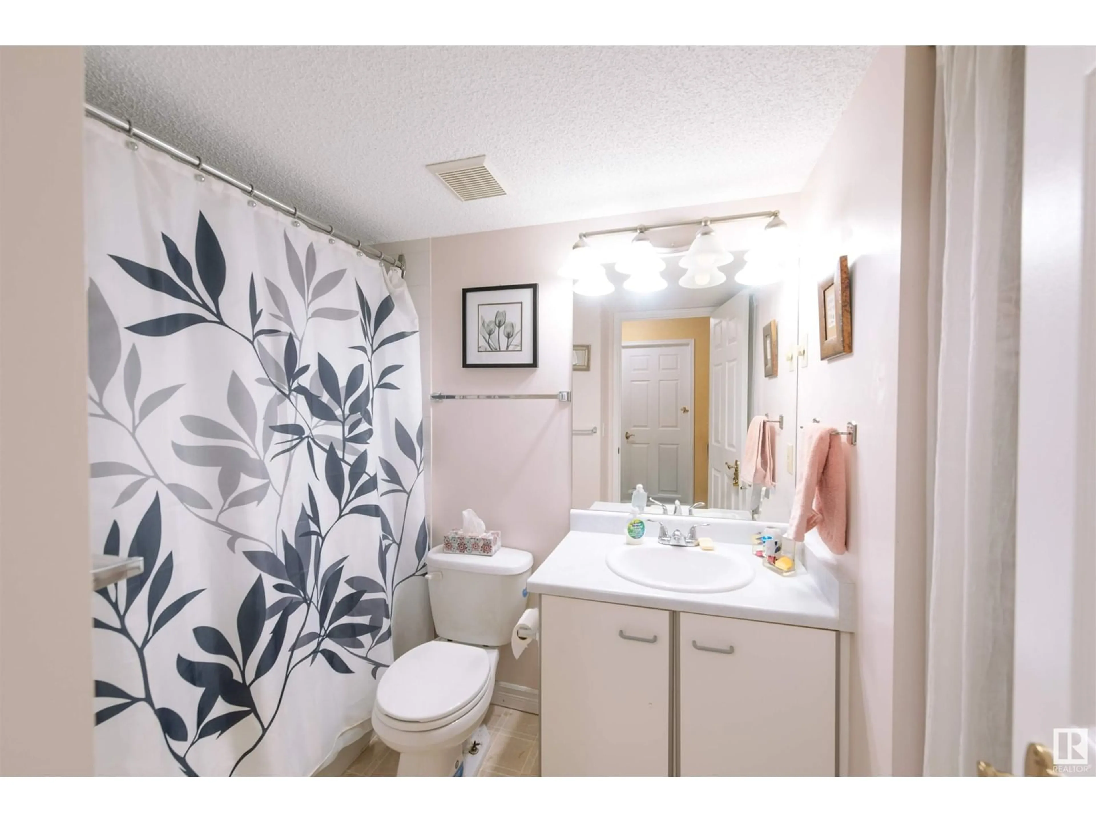 Standard bathroom for #307 18012 95 AV NW, Edmonton Alberta T5T5Z2