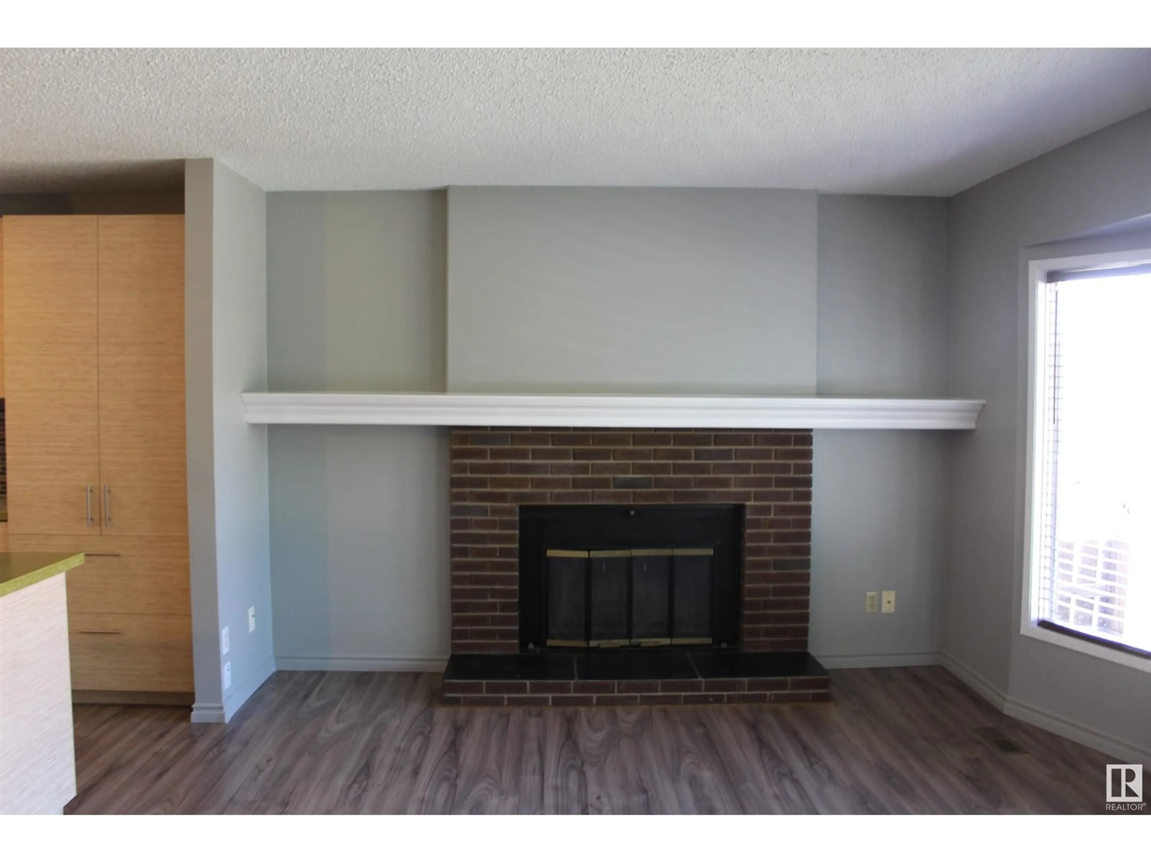 Living room for 15216 85 ST NW, Edmonton Alberta T5E6H1