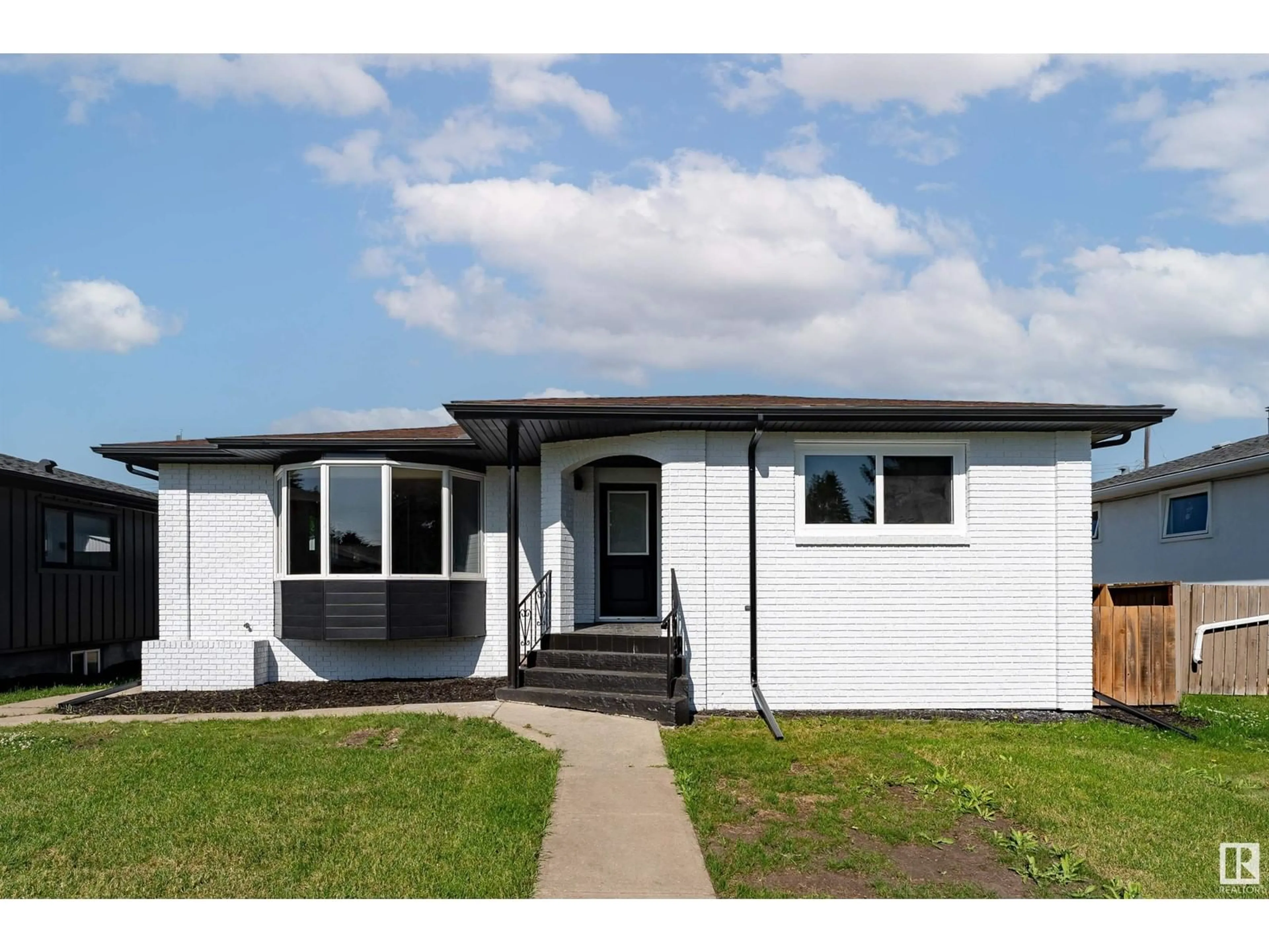 Frontside or backside of a home for 9216 72 ST NW, Edmonton Alberta T6B1Y7