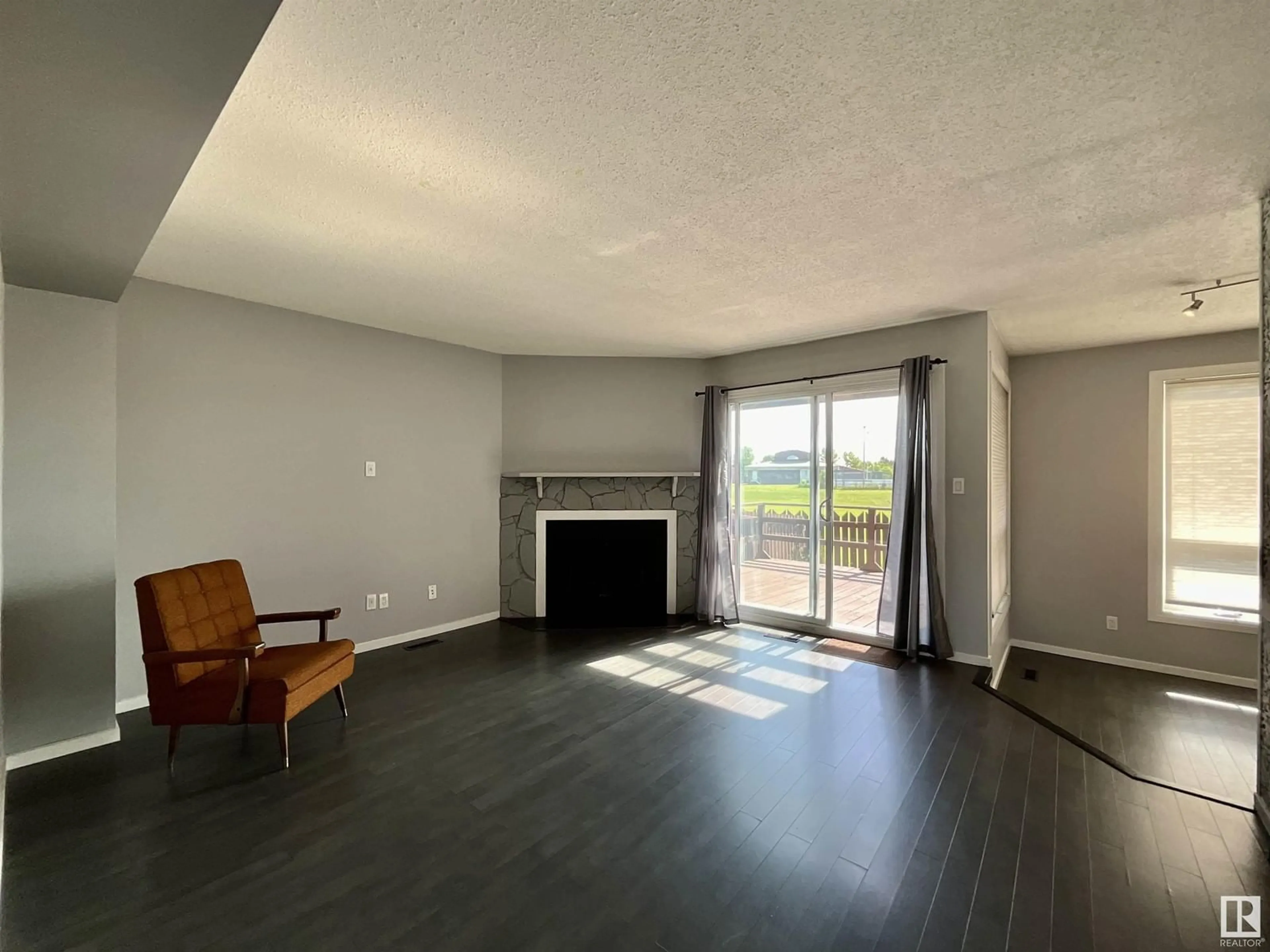 A pic of a room for 14139 26 ST NW, Edmonton Alberta T5Y1S2
