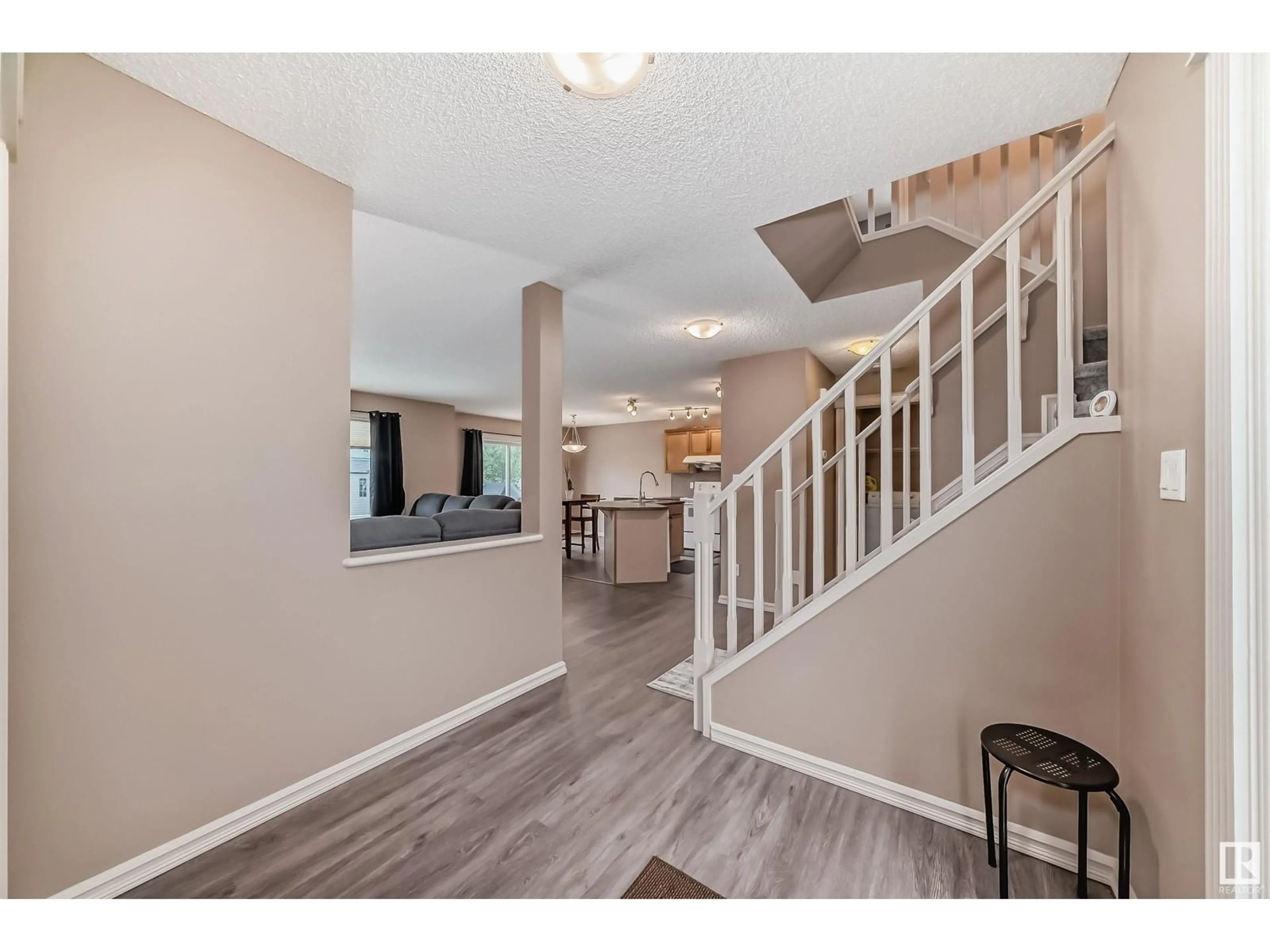 Indoor entryway for 2607 Marion PL SW, Edmonton Alberta T6W1P9