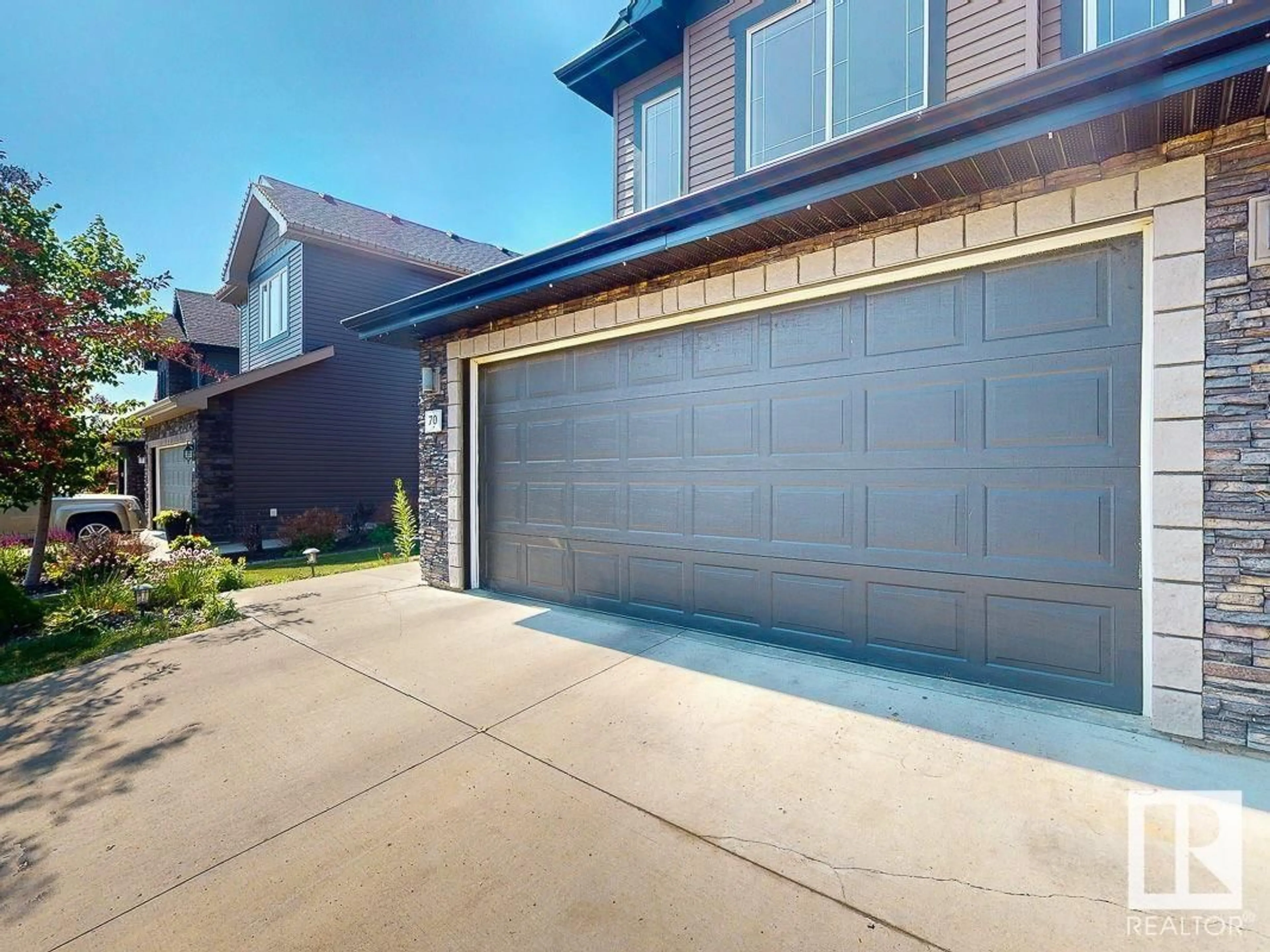 Indoor garage for 70 Everitt Drive, St. Albert Alberta T8N4G4