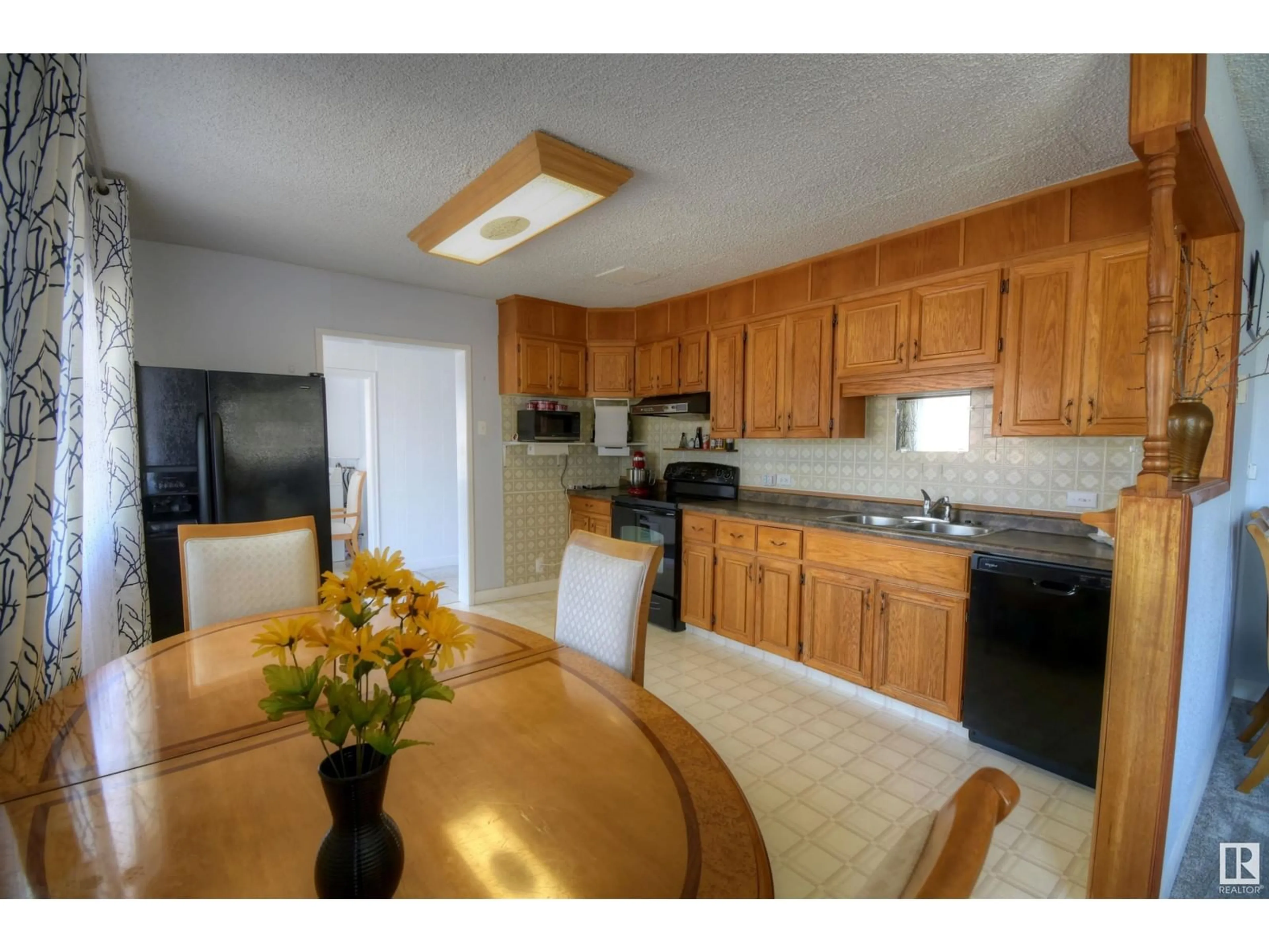 Standard kitchen for 5201 51 AV, St. Paul Town Alberta T0A3A1