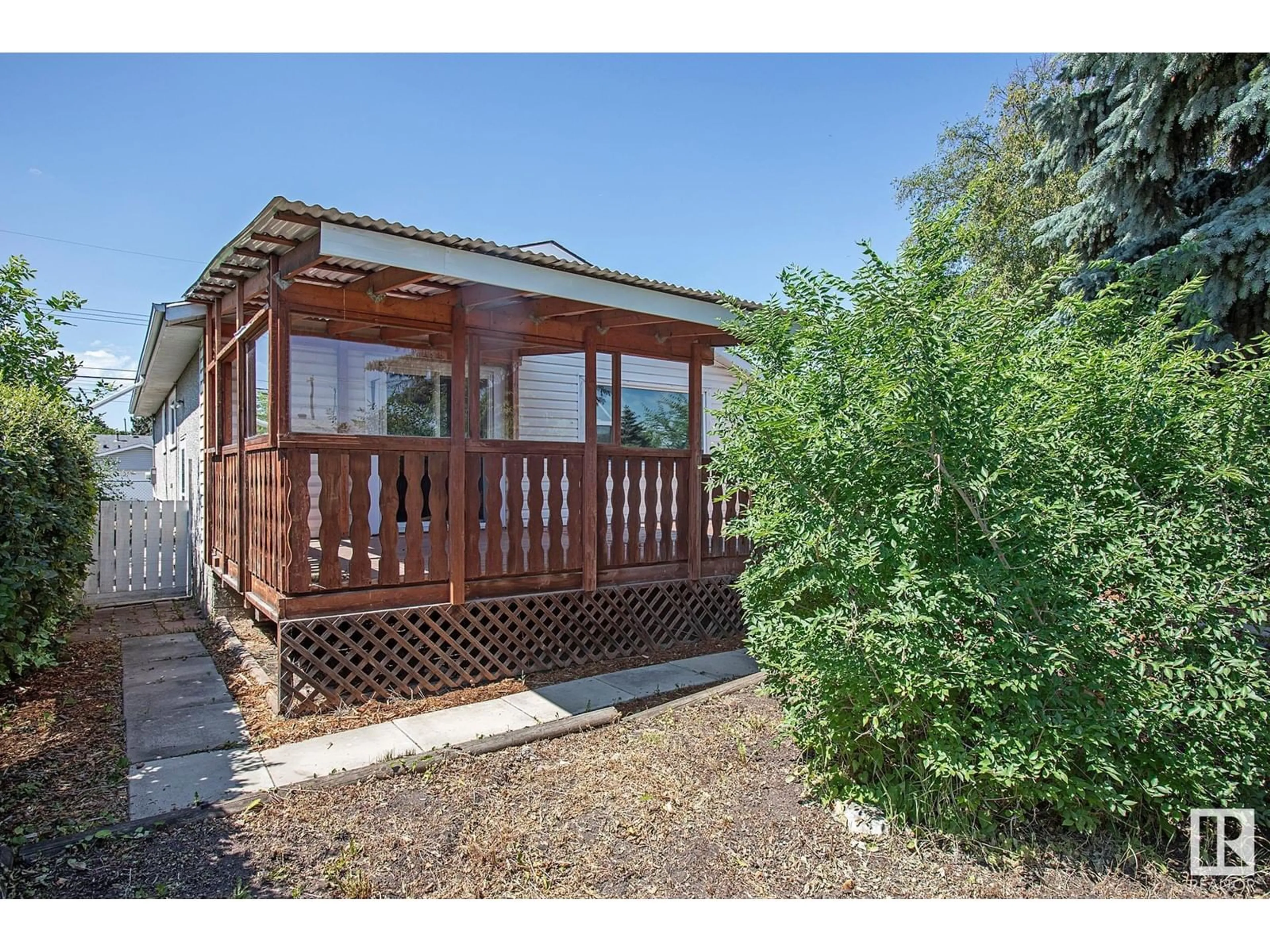 Cottage for 13516 135 ST NW, Edmonton Alberta T5L1Z2