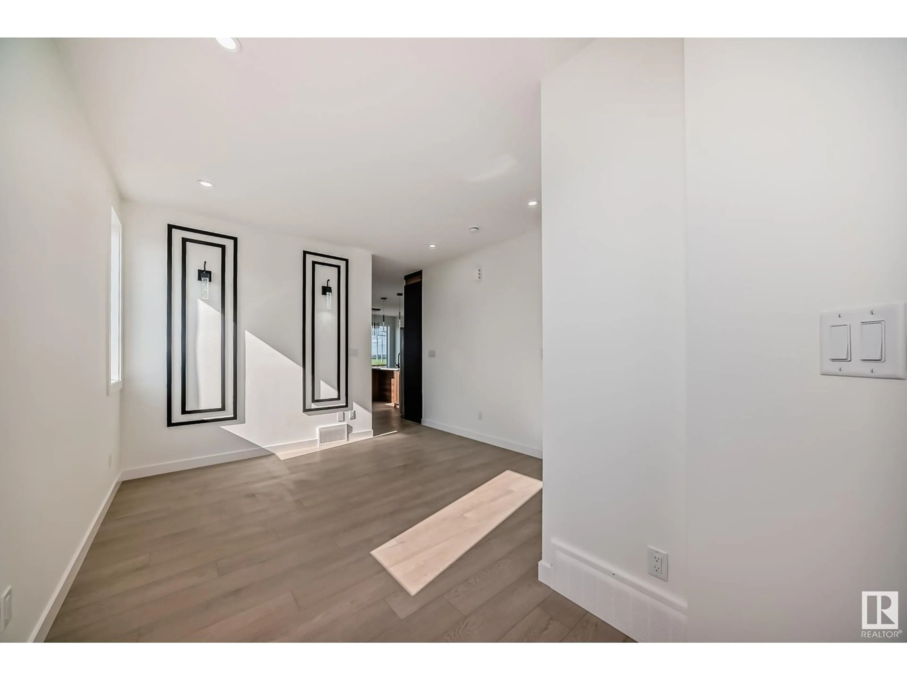 Indoor entryway for 5267 Kimball CR SW, Edmonton Alberta T6W4Z3