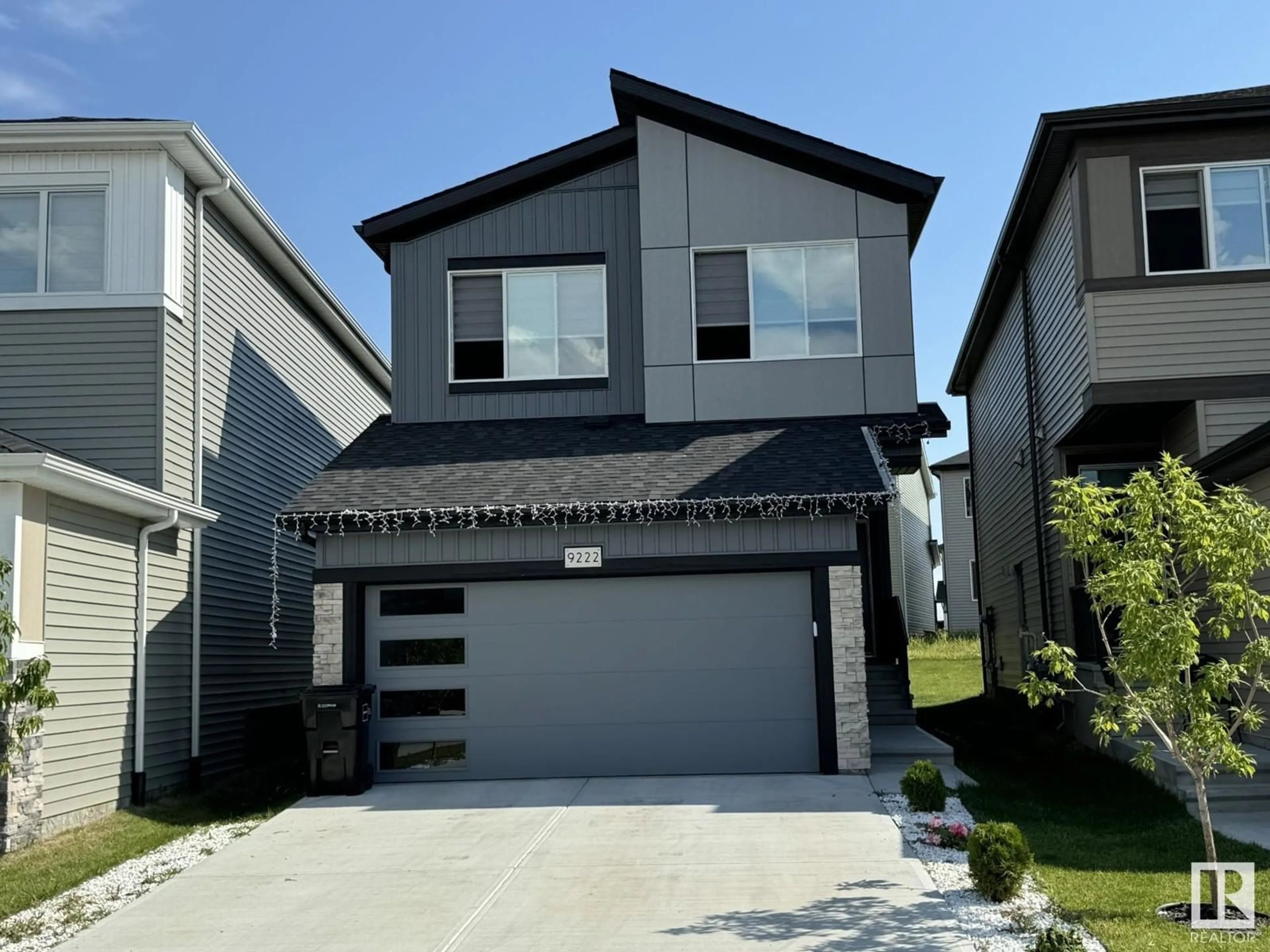 Frontside or backside of a home for 9222 PEAR DR SW, Edmonton Alberta T6X2Z4